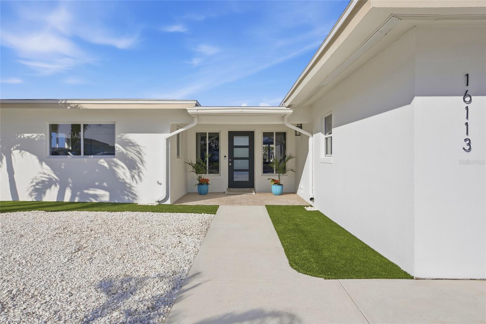 Listing photo id 7 for 16113 5th Street E