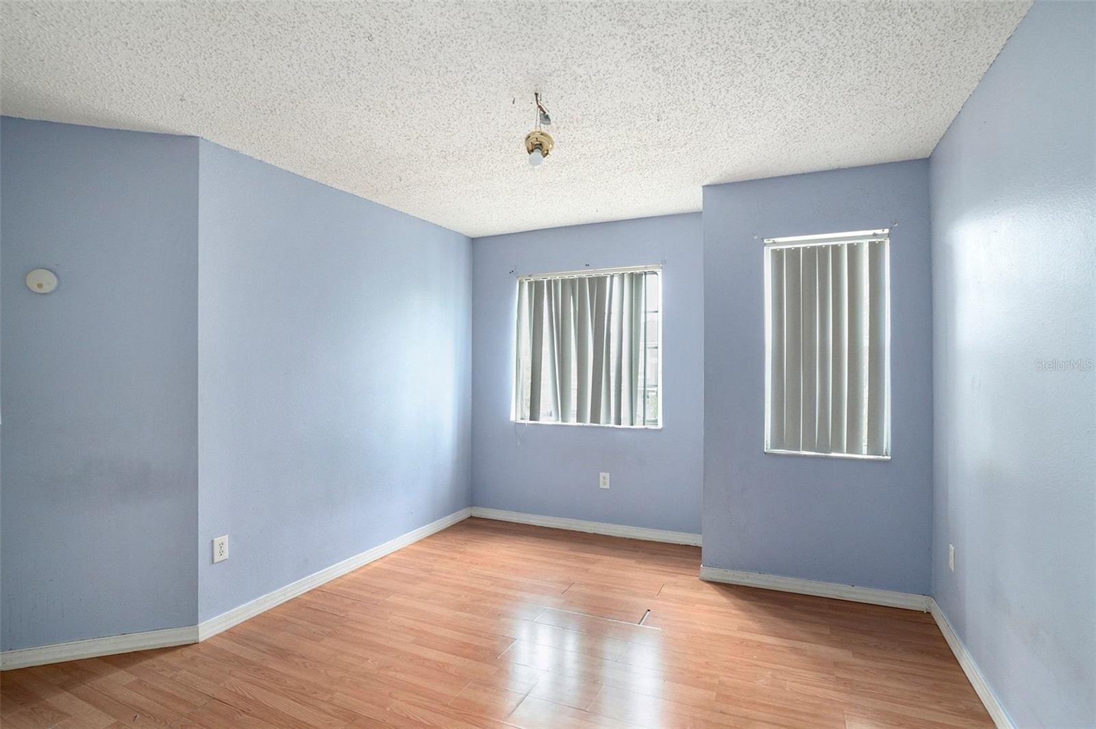 Image 12 of 32 For 739 Burlwood Street