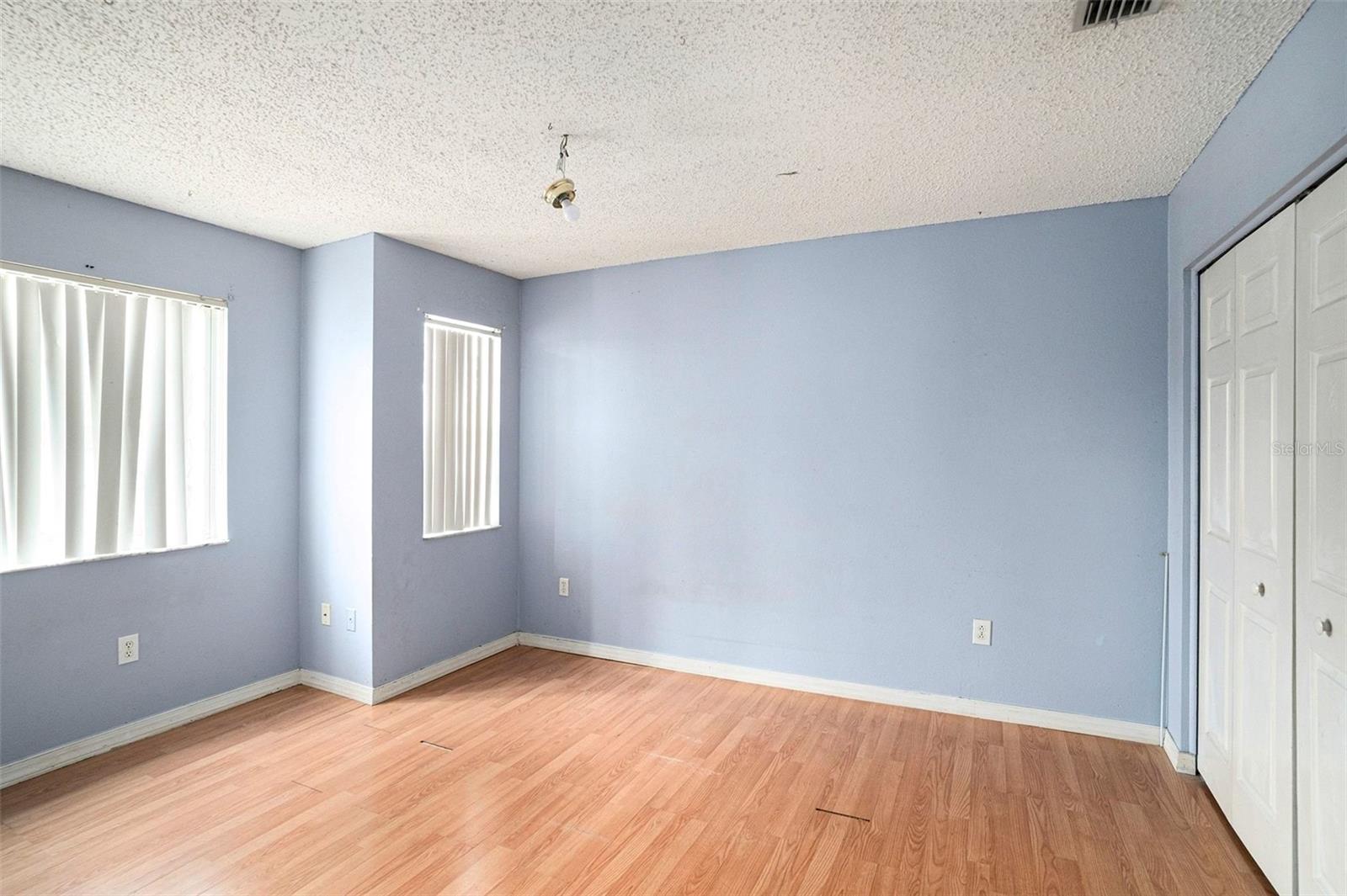 Image 15 of 32 For 739 Burlwood Street