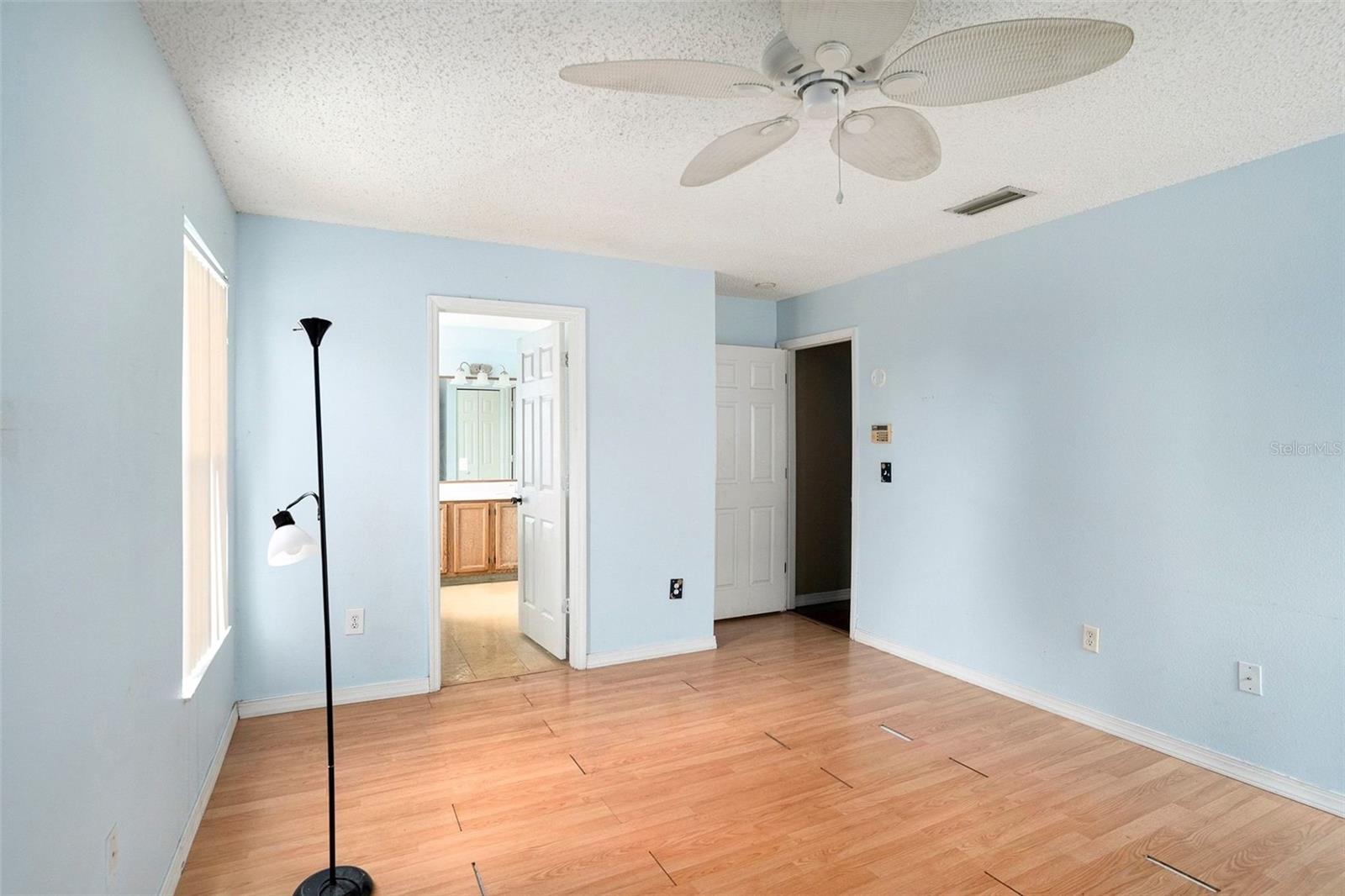 Image 24 of 32 For 739 Burlwood Street