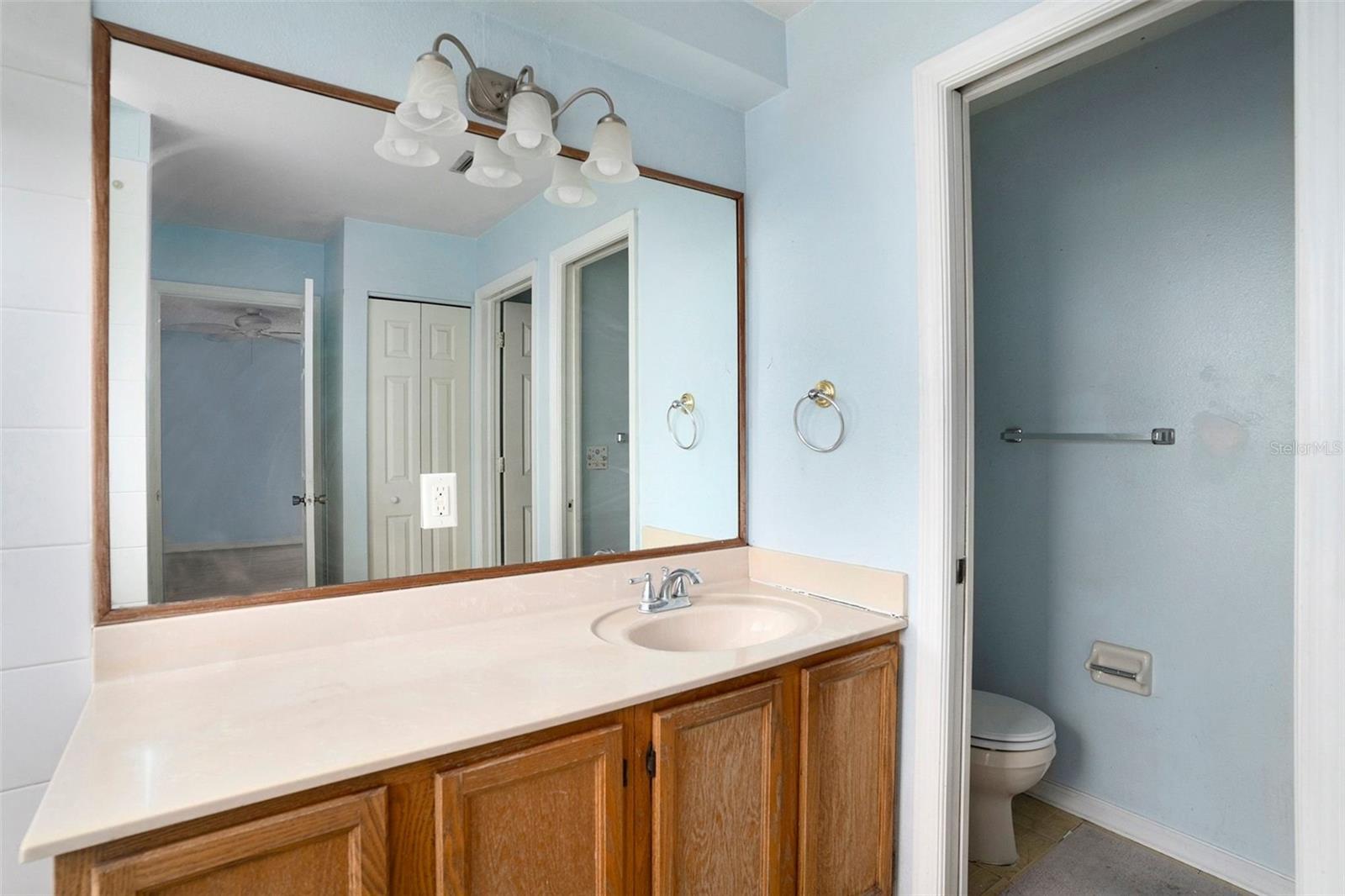 Image 26 of 32 For 739 Burlwood Street