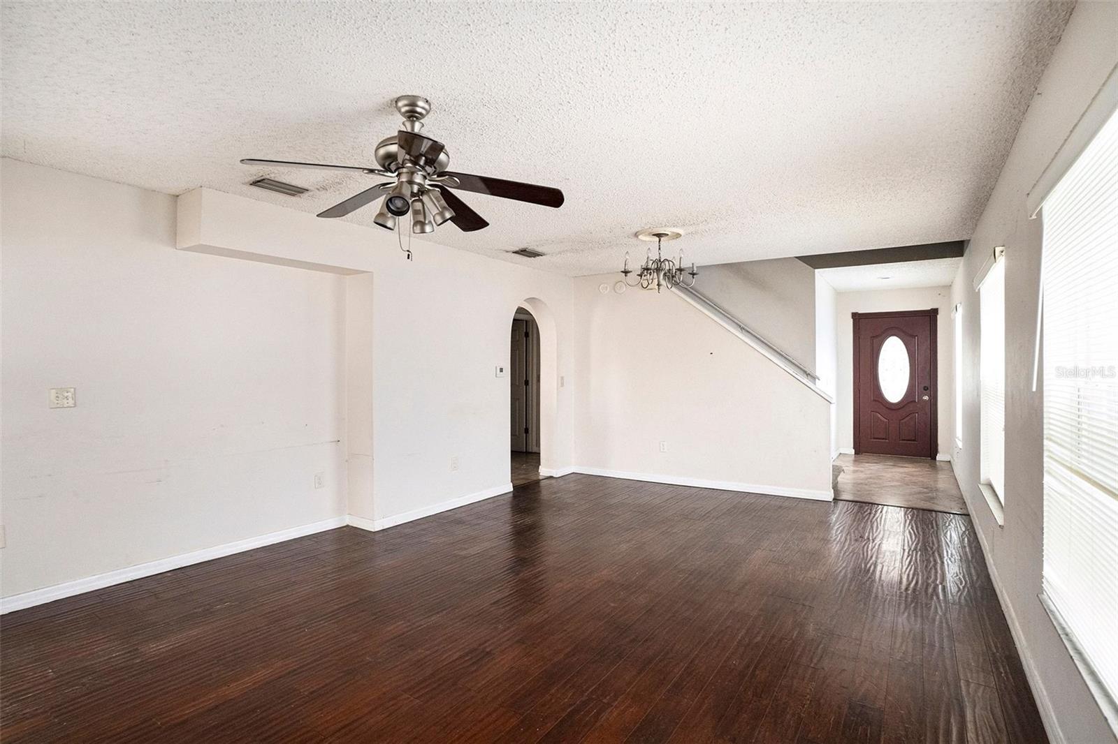 Image 4 of 32 For 739 Burlwood Street