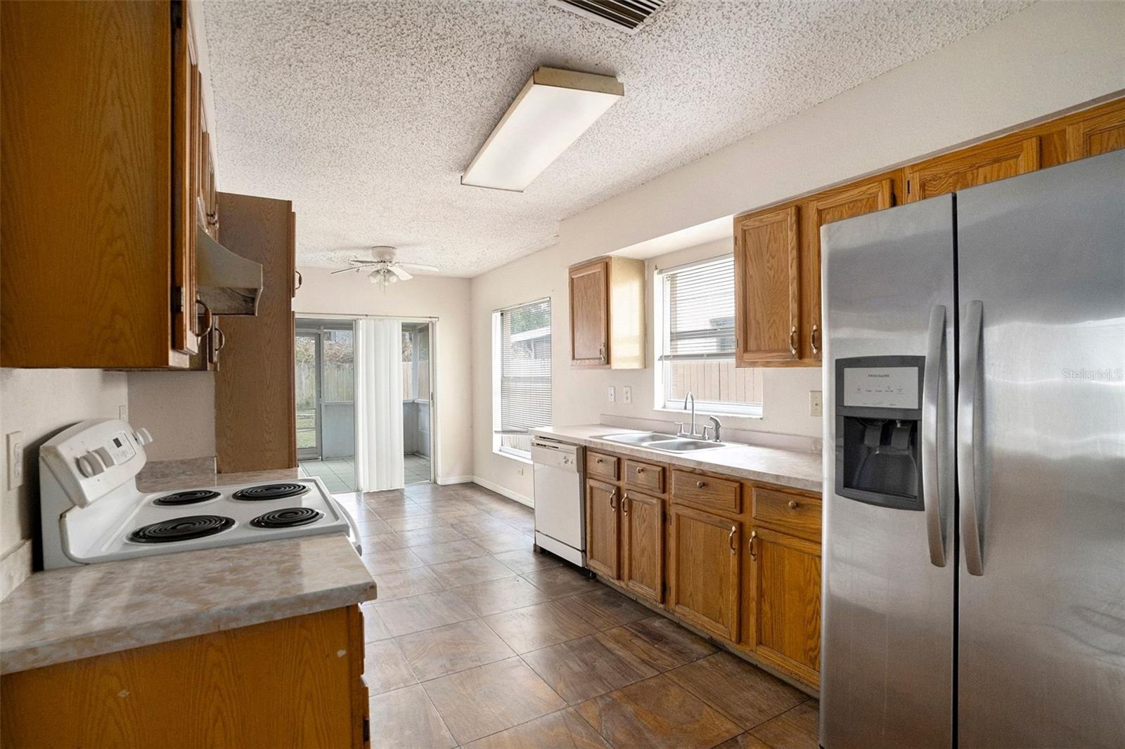 Image 5 of 32 For 739 Burlwood Street