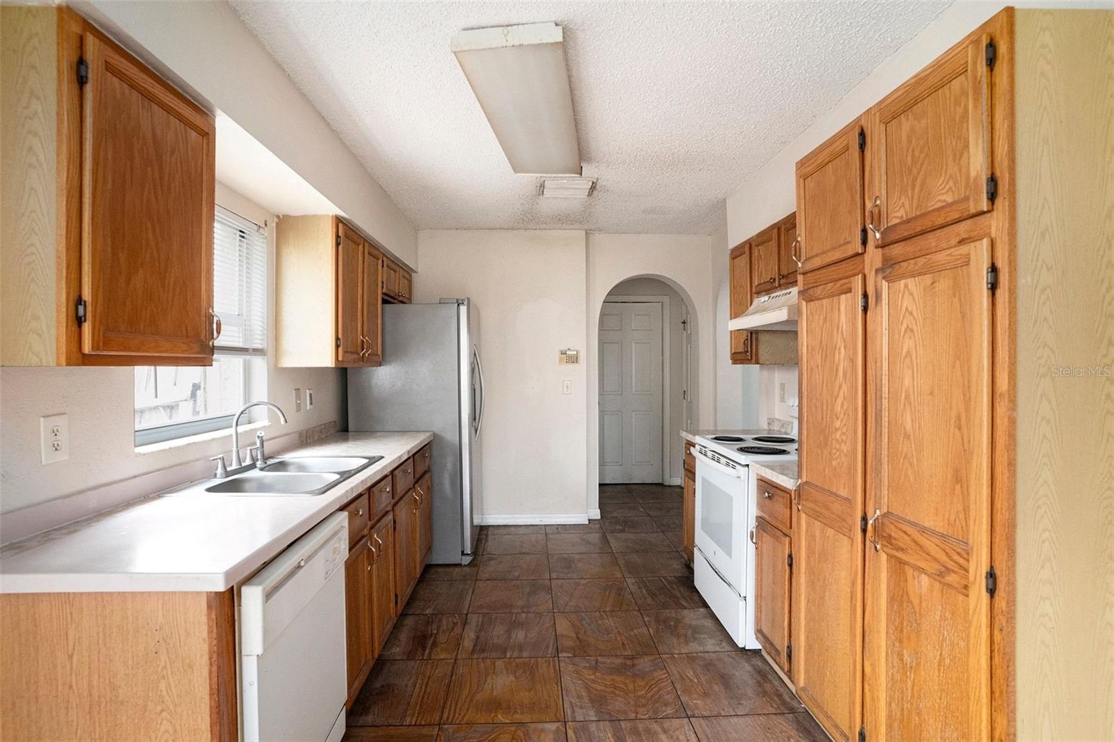 Image 6 of 32 For 739 Burlwood Street