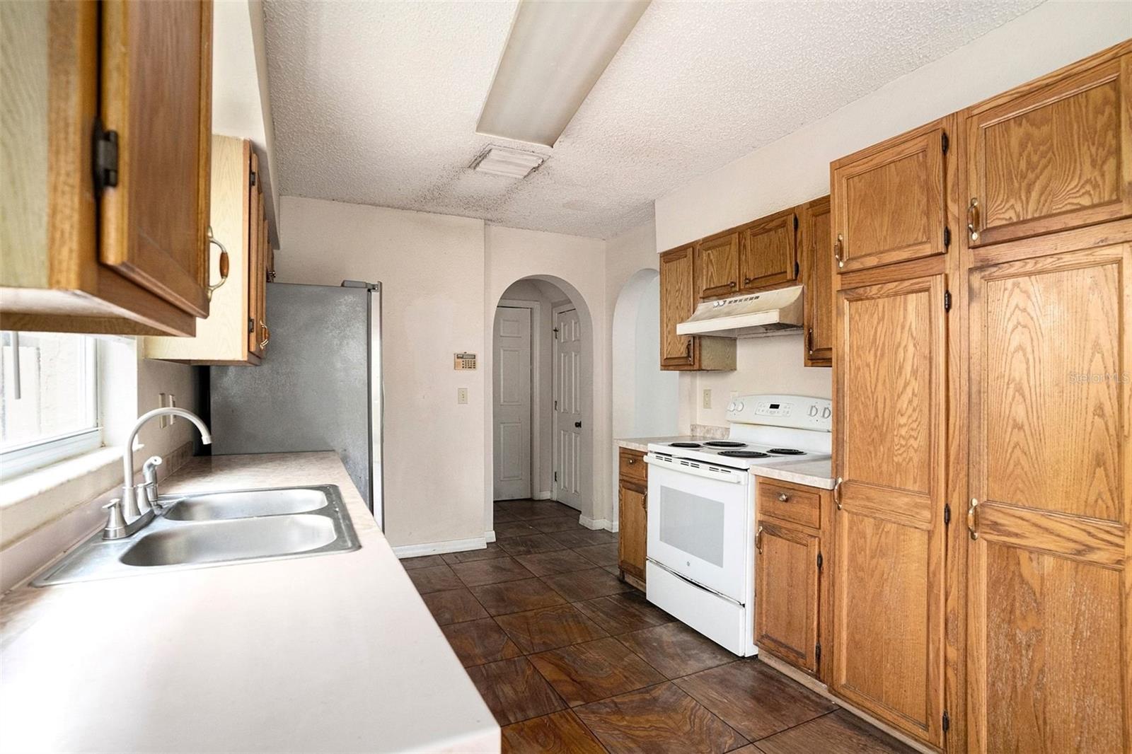 Image 7 of 32 For 739 Burlwood Street