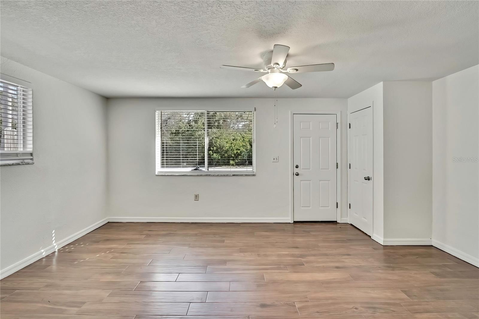 Image 33 of 75 For 12527 1st Isle