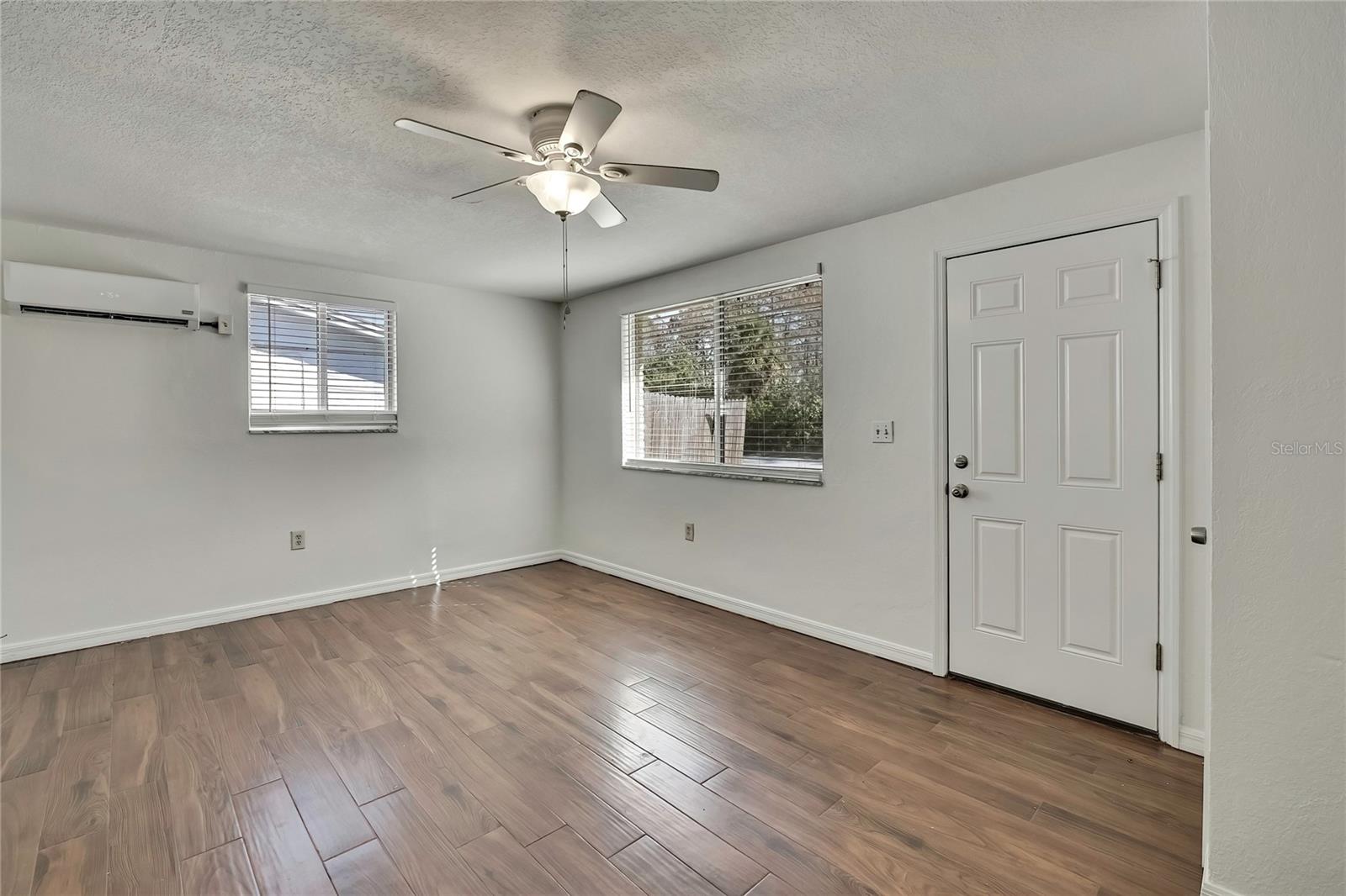 Image 34 of 75 For 12527 1st Isle