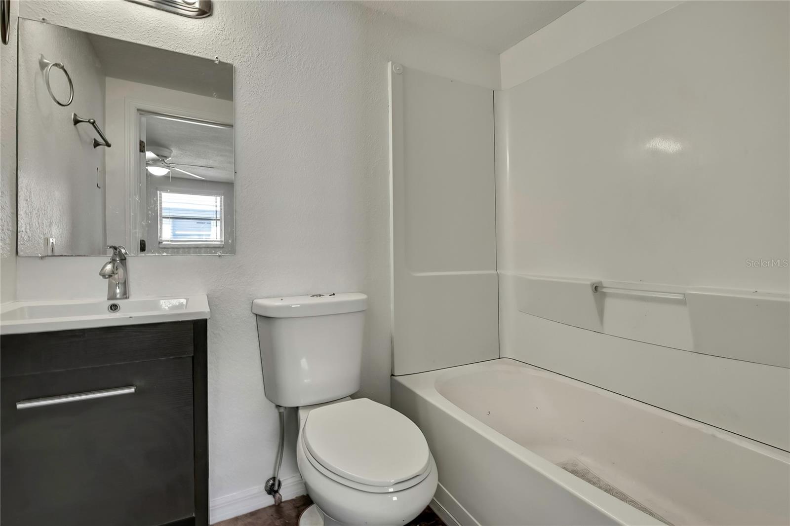 Image 48 of 75 For 12527 1st Isle