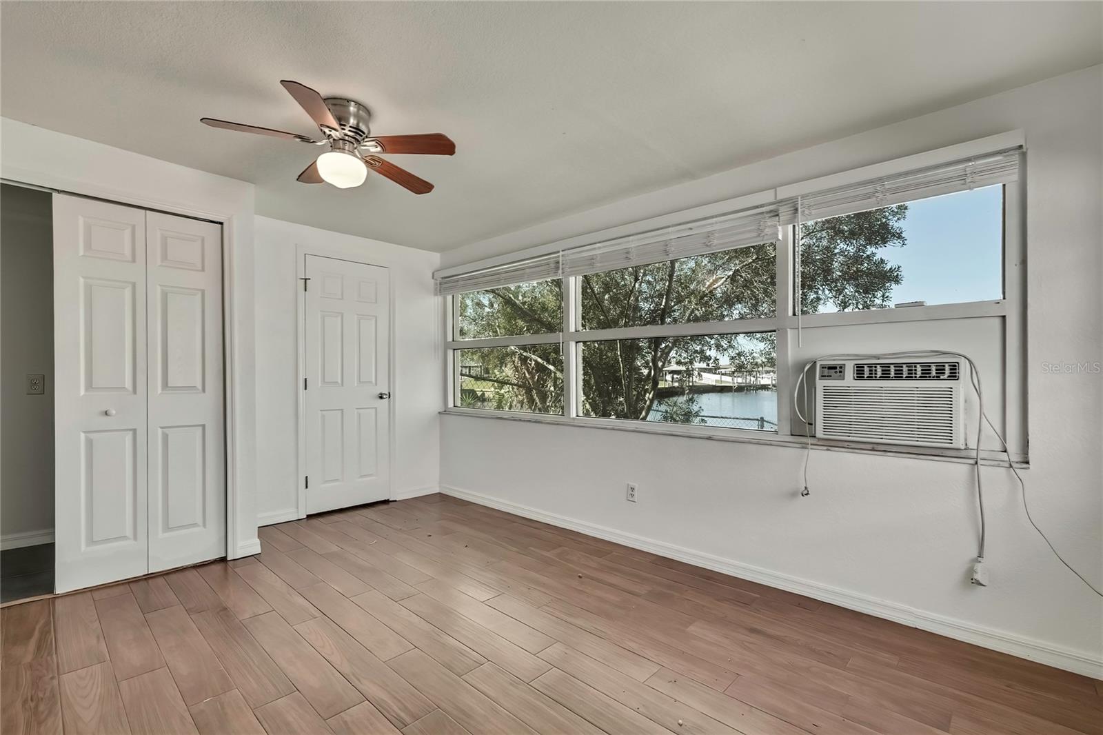 Image 49 of 75 For 12527 1st Isle