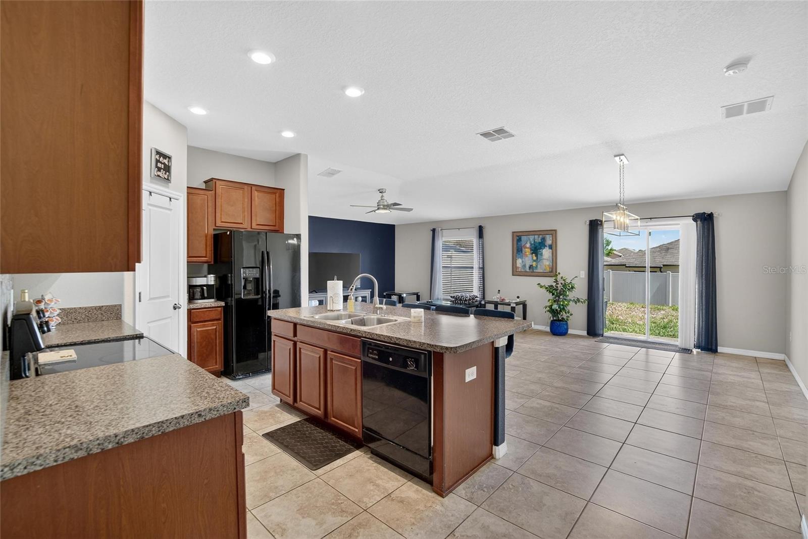 Image 18 of 40 For 214 English Channel Place