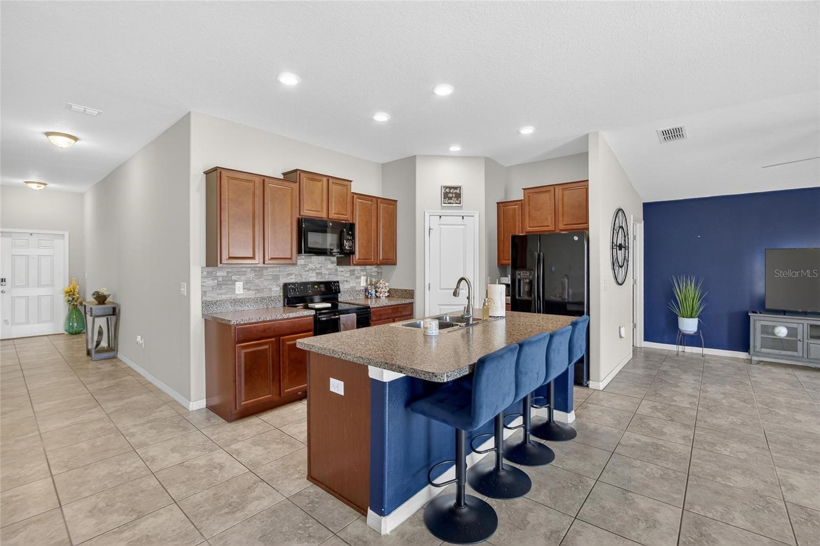 Image 19 of 40 For 214 English Channel Place