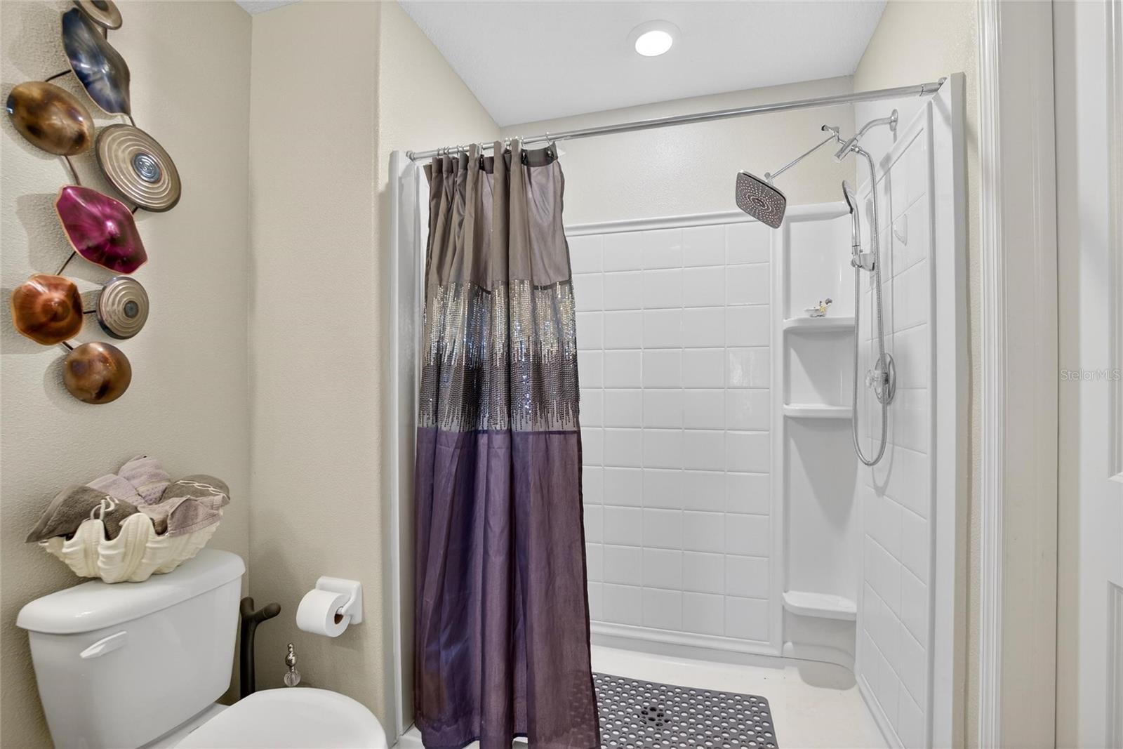 Image 33 of 40 For 214 English Channel Place