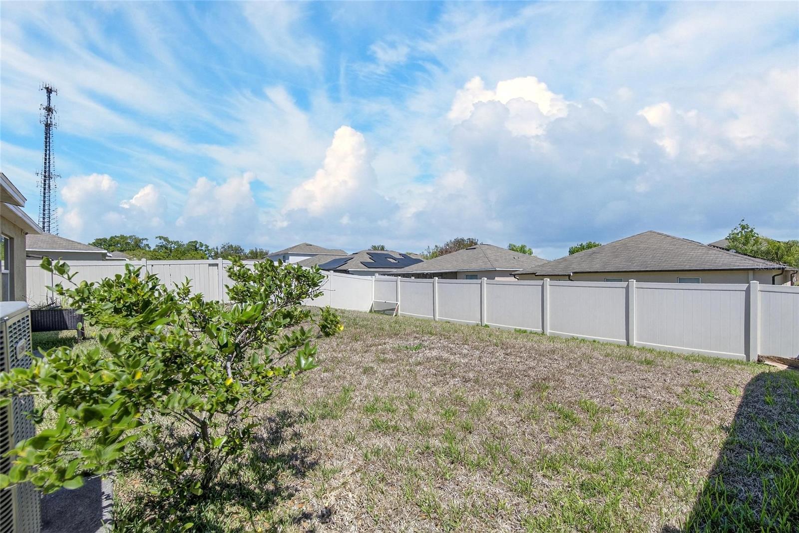 Image 34 of 40 For 214 English Channel Place