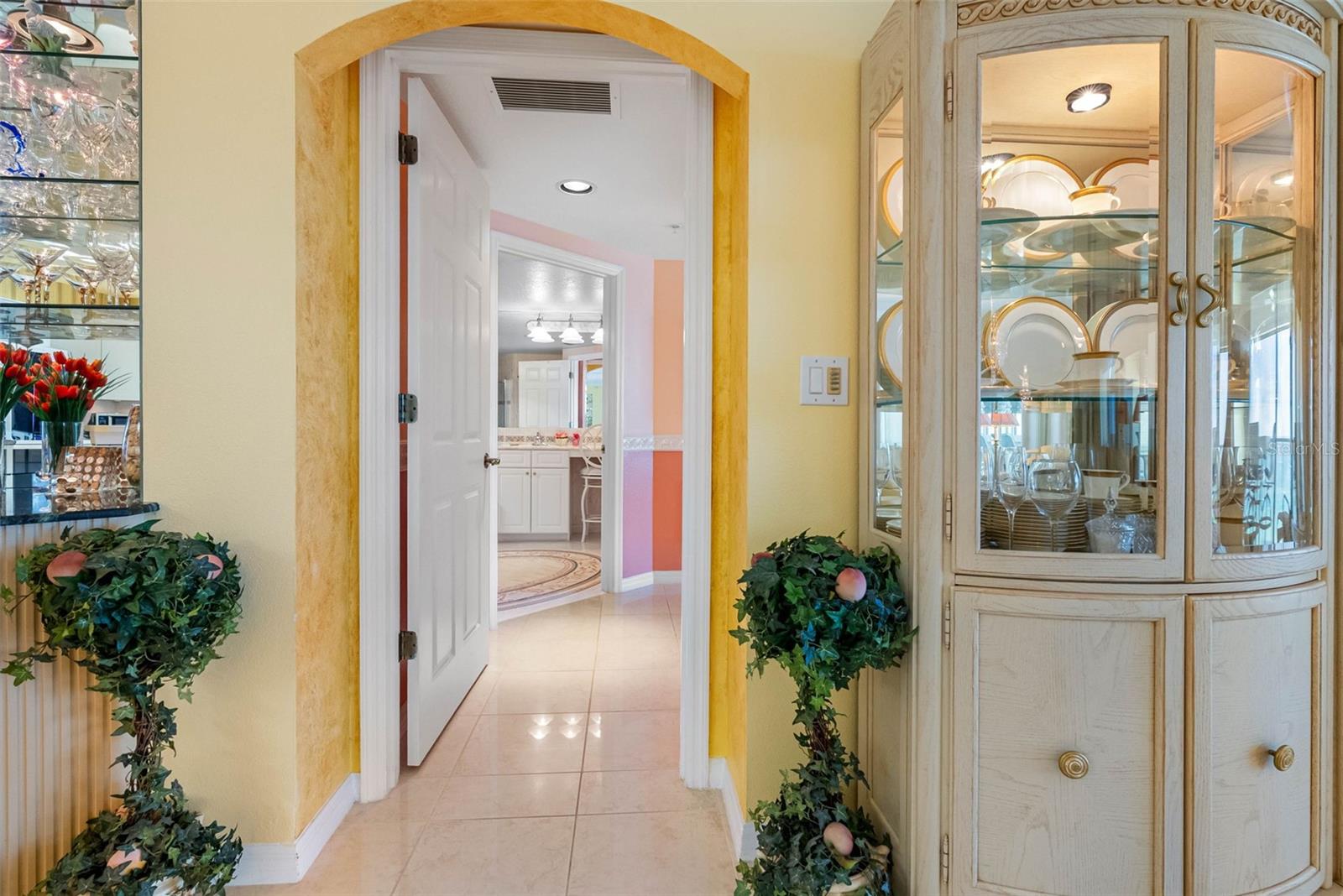 Image 22 of 85 For 16750 Gulf Boulevard 414