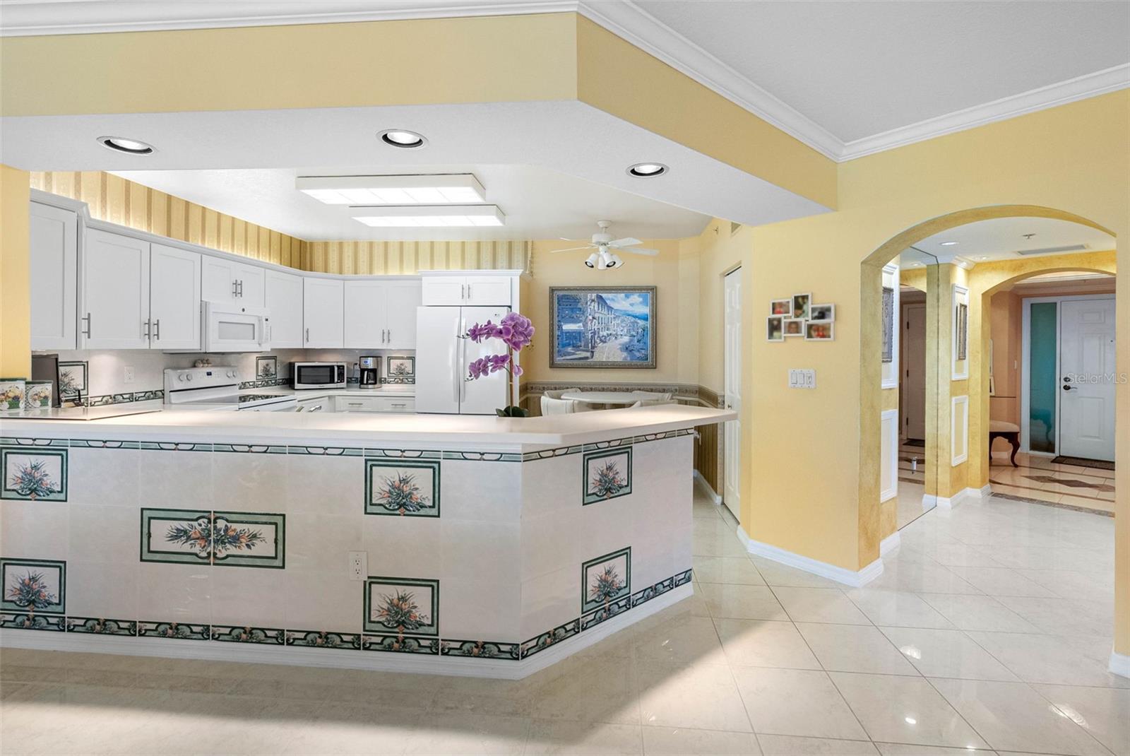 Image 28 of 85 For 16750 Gulf Boulevard 414