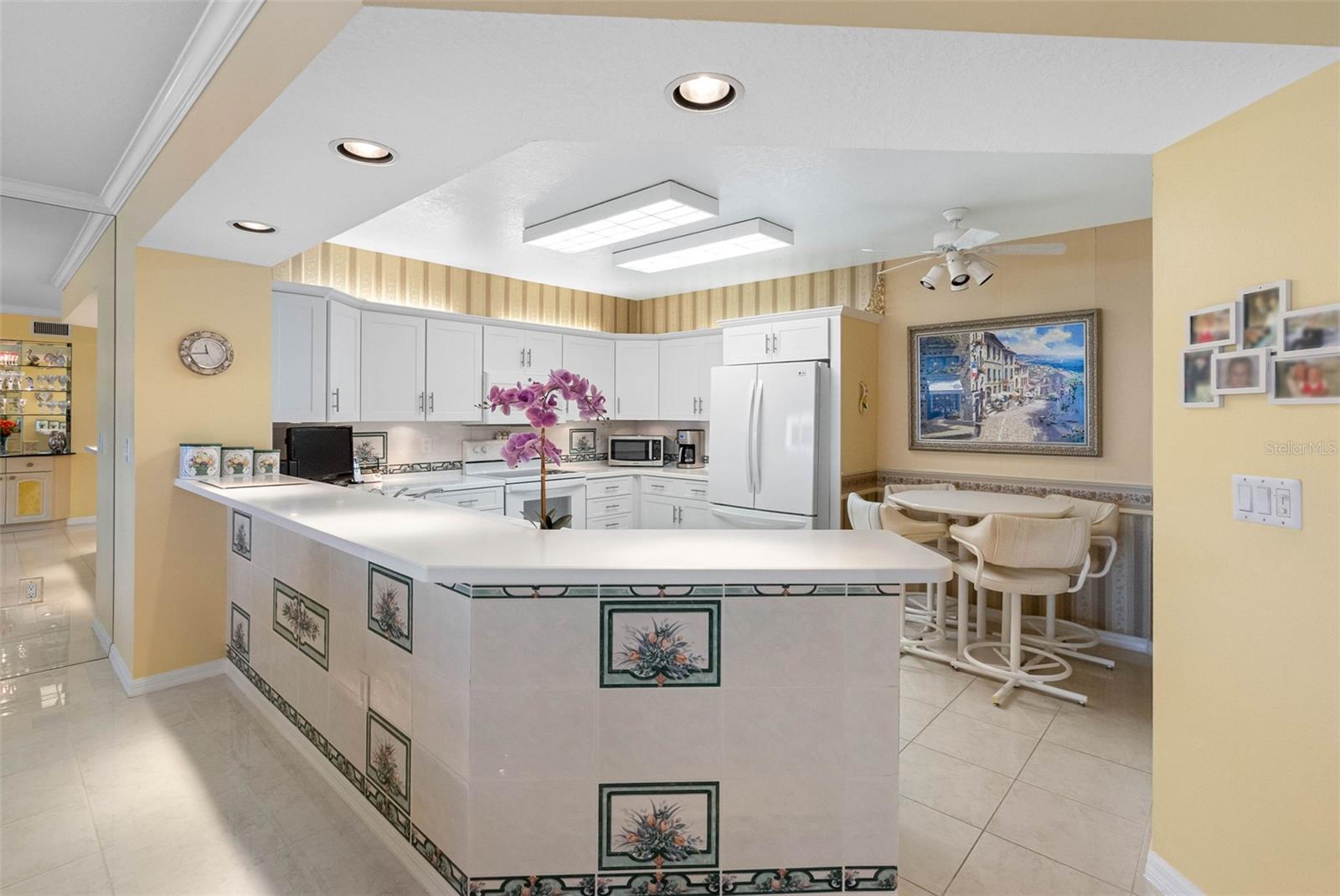 Image 29 of 85 For 16750 Gulf Boulevard 414