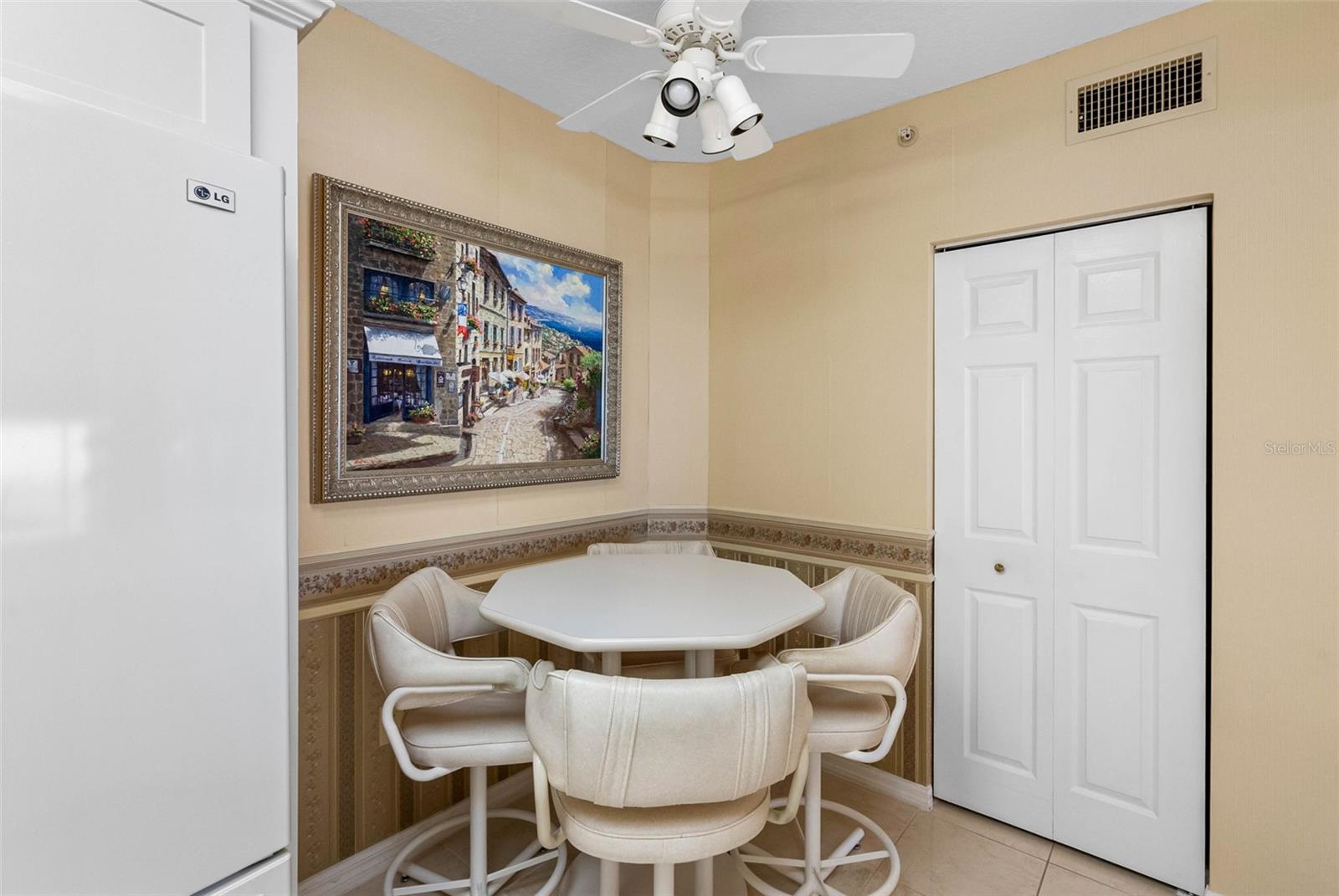 Image 32 of 85 For 16750 Gulf Boulevard 414