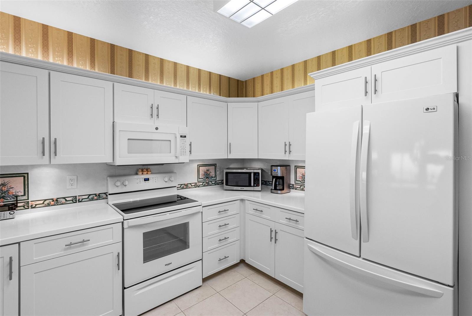 Image 36 of 85 For 16750 Gulf Boulevard 414