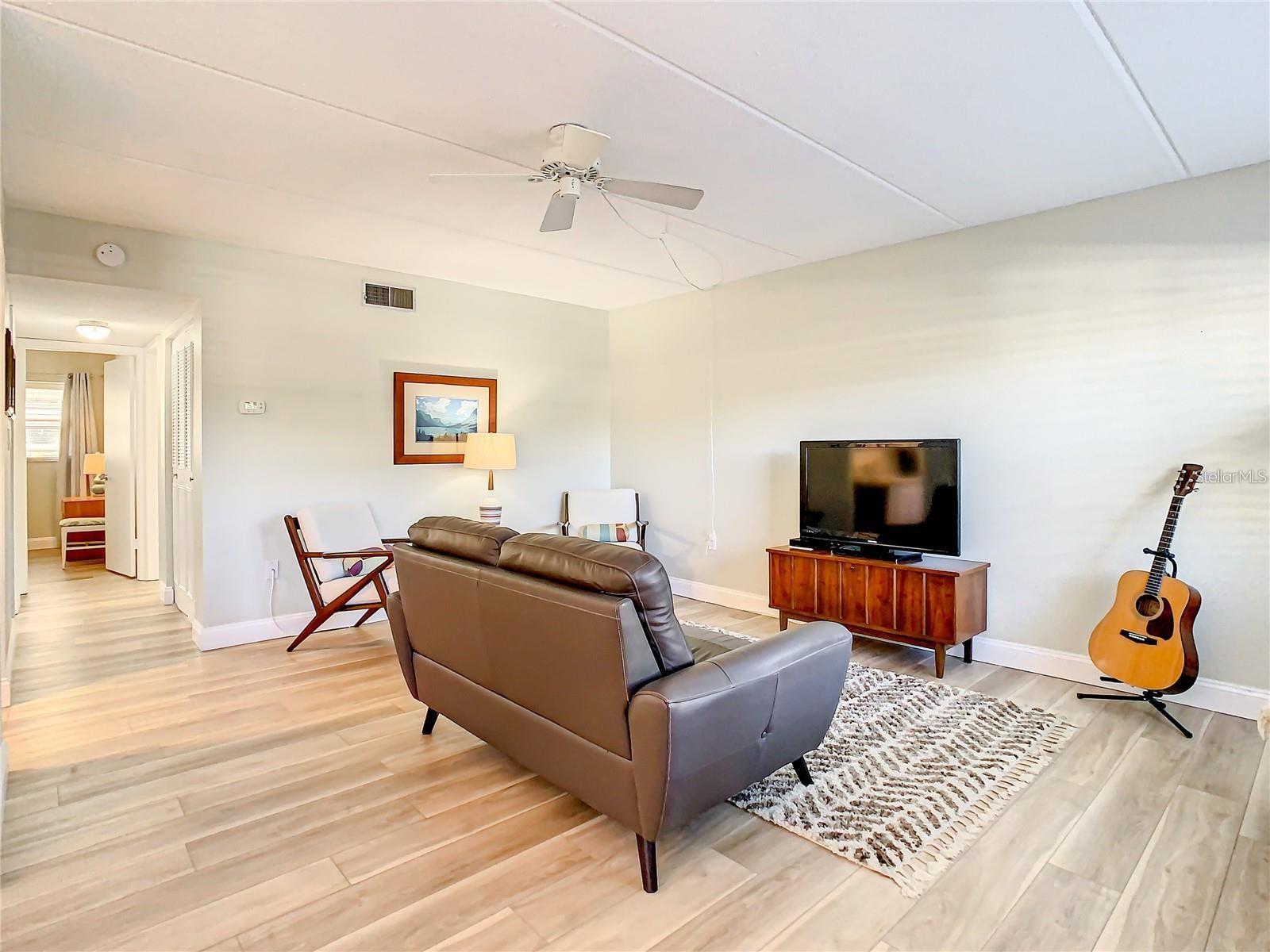 Image 11 of 26 For 841 Patricia Avenue 103