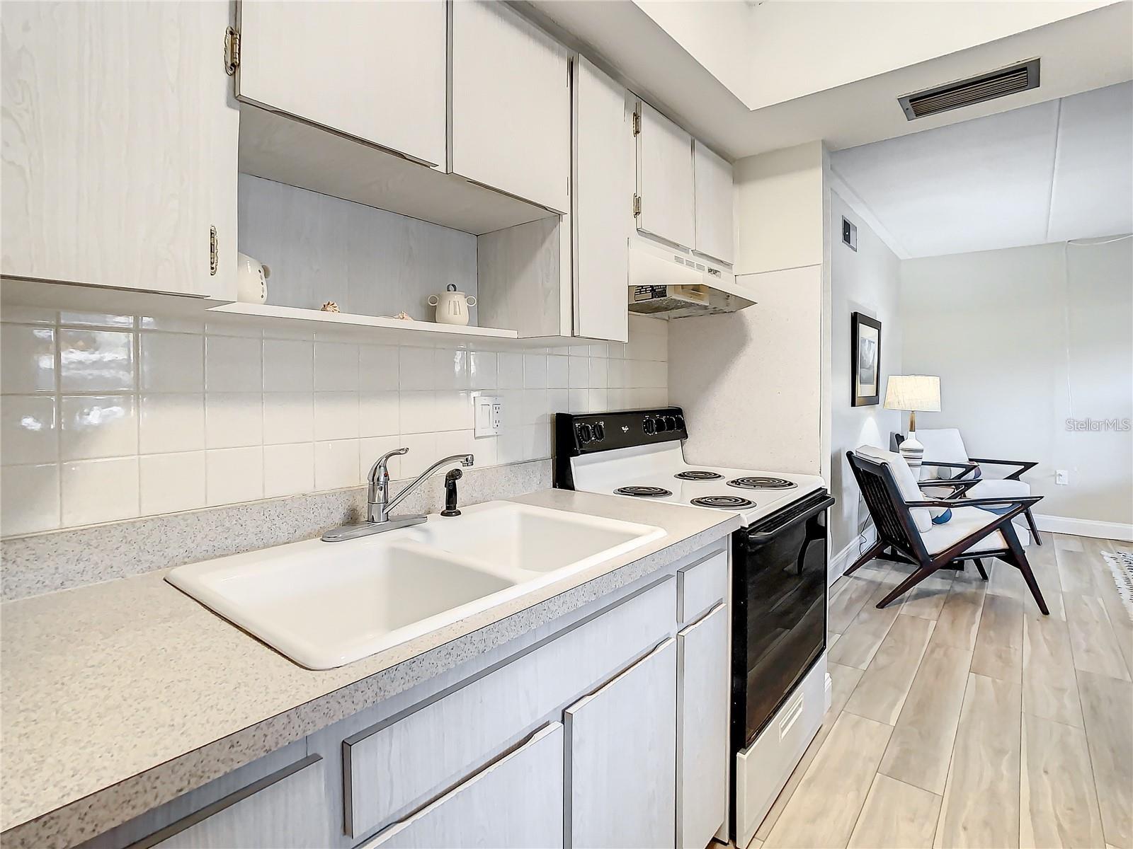 Image 14 of 26 For 841 Patricia Avenue 103