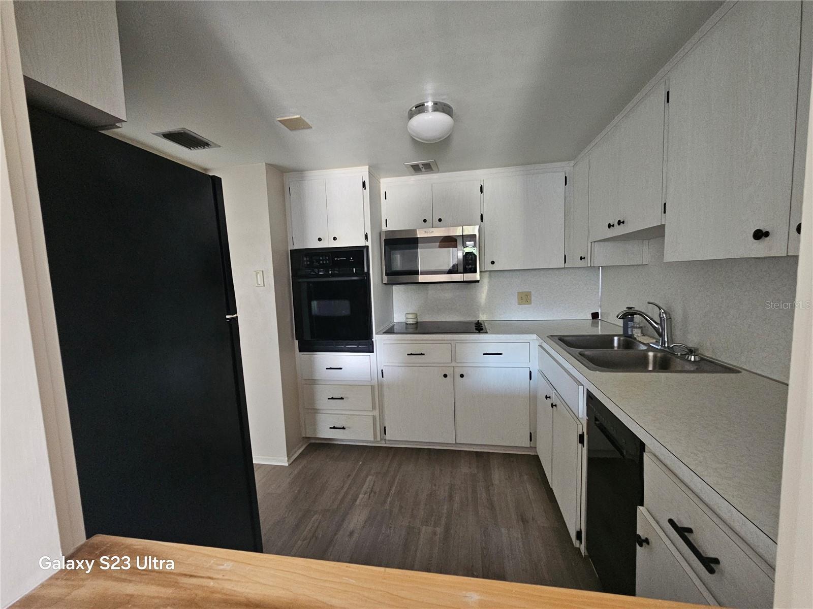 Image 2 of 62 For 2457 Ecuadorian Way 75