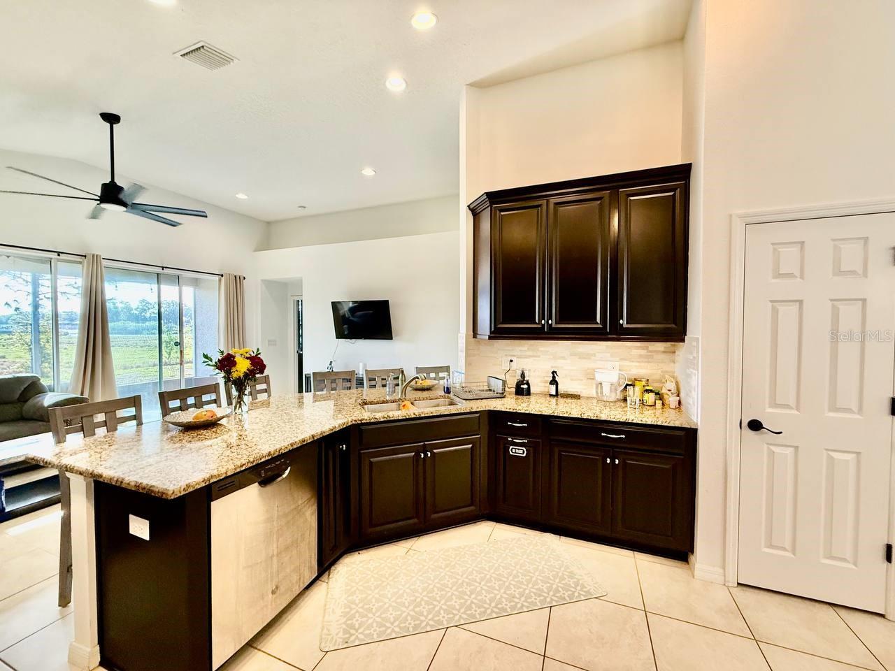 Image 13 of 40 For 7832 Red Hickory Place