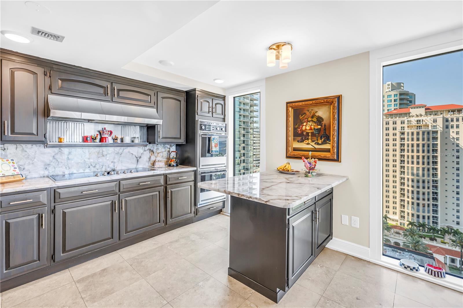 Image 13 of 46 For 1 Beach Drive Se 1702