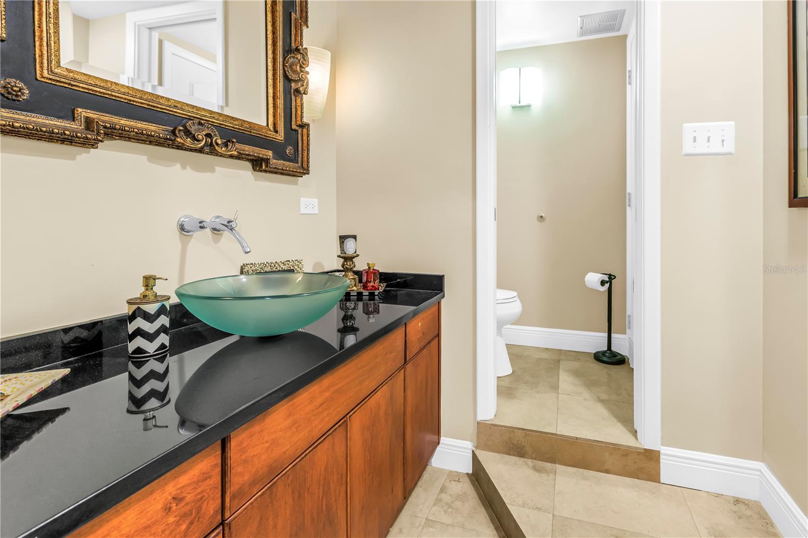 Image 16 of 46 For 1 Beach Drive Se 1702