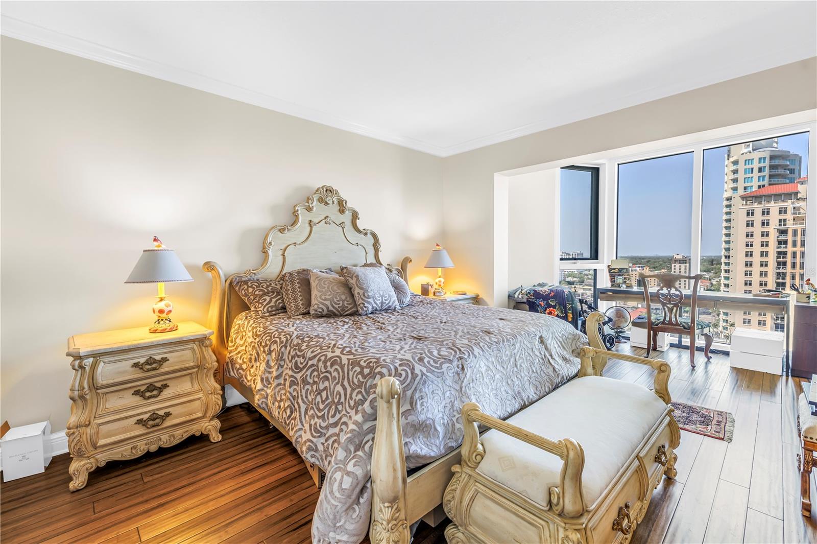 Image 17 of 46 For 1 Beach Drive Se 1702