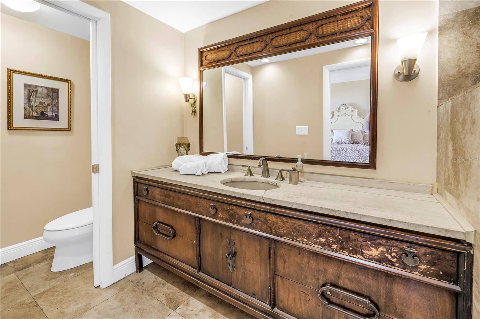 Image 19 of 46 For 1 Beach Drive Se 1702