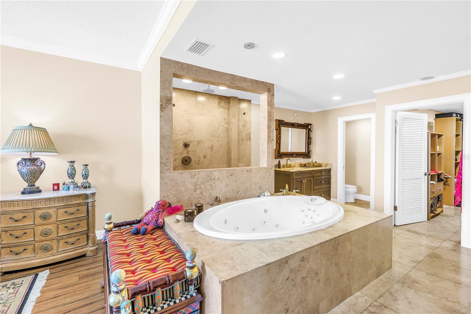 Image 23 of 46 For 1 Beach Drive Se 1702