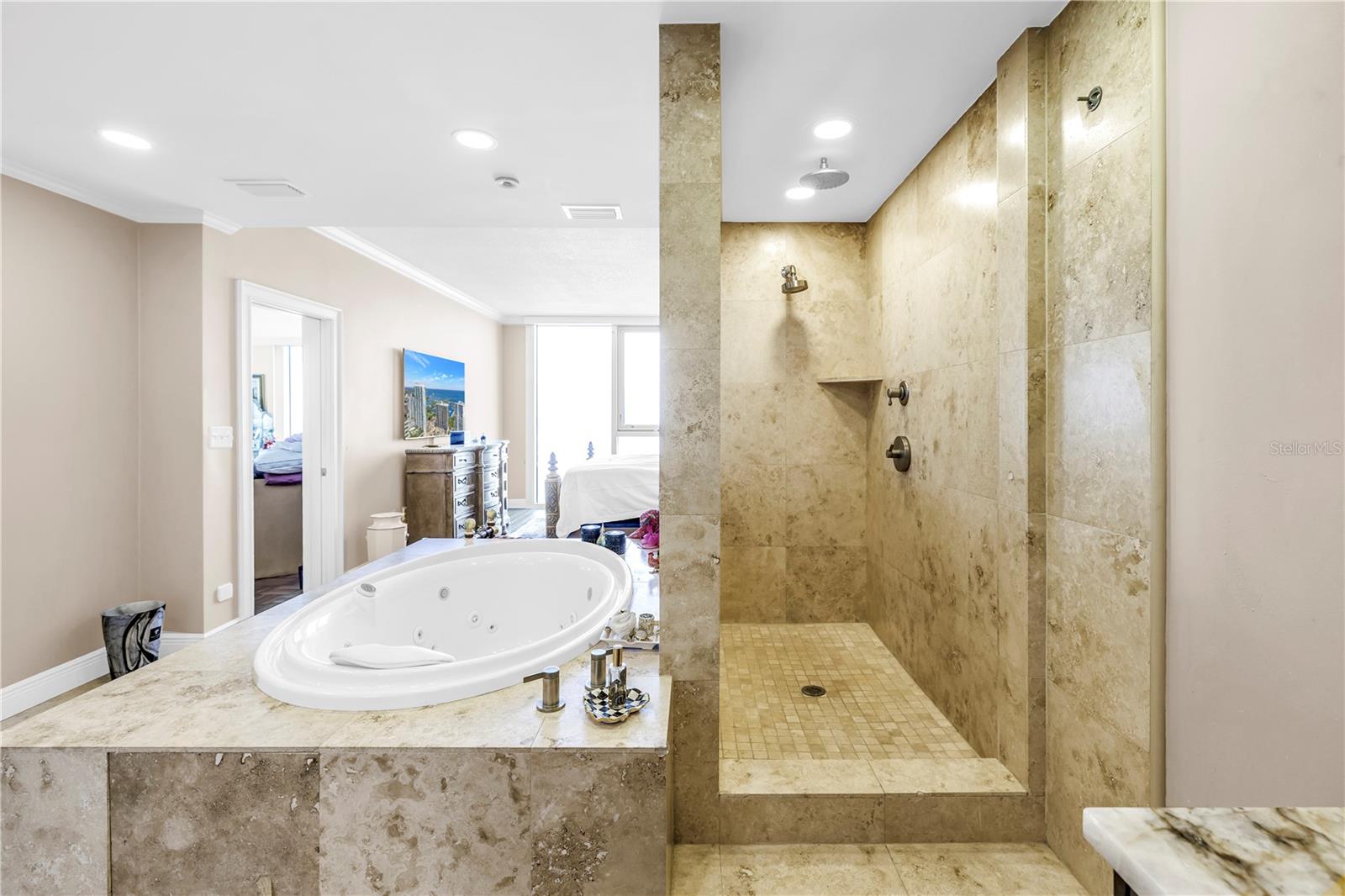 Image 24 of 46 For 1 Beach Drive Se 1702