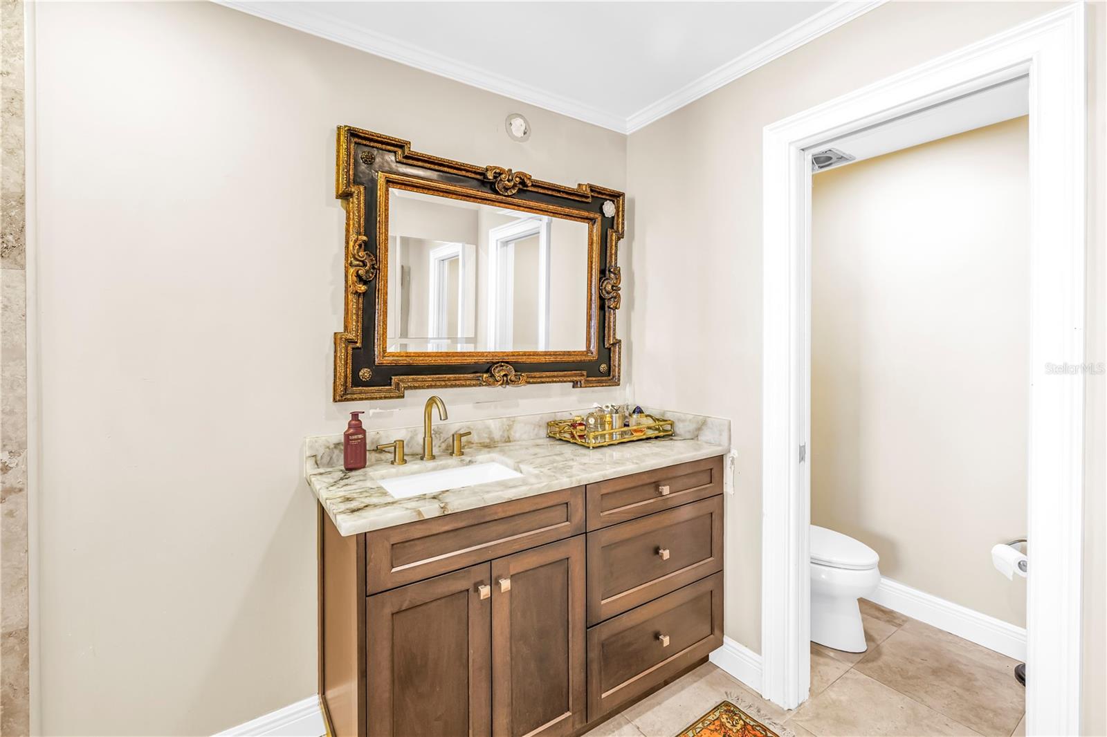 Image 25 of 46 For 1 Beach Drive Se 1702