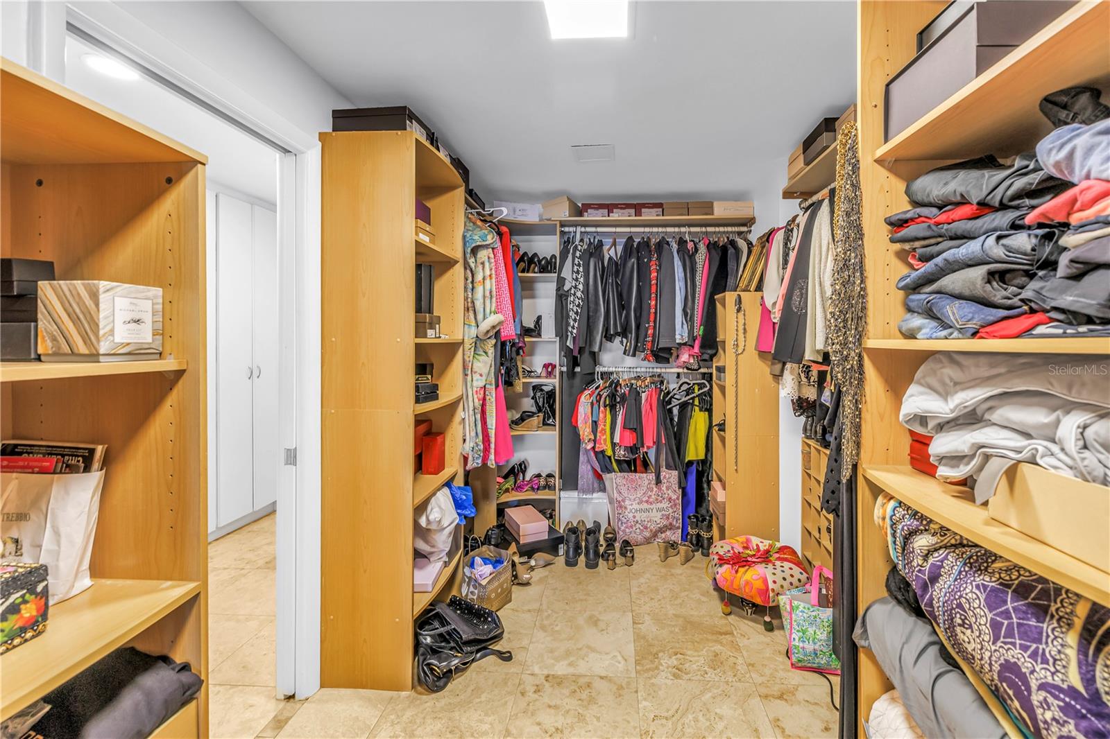 Image 26 of 46 For 1 Beach Drive Se 1702