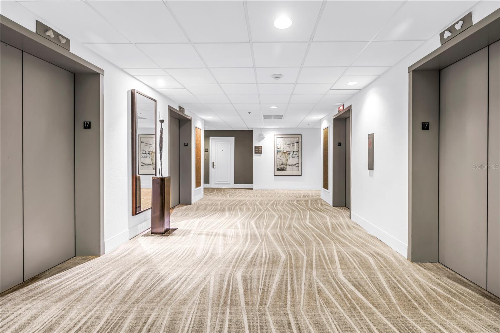 Image 28 of 46 For 1 Beach Drive Se 1702