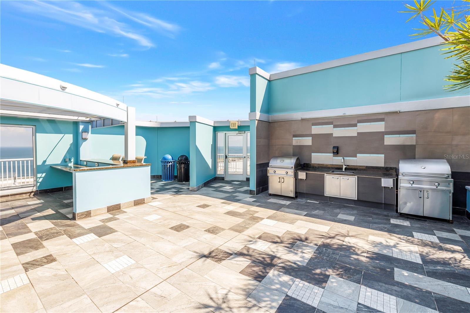 Image 31 of 46 For 1 Beach Drive Se 1702