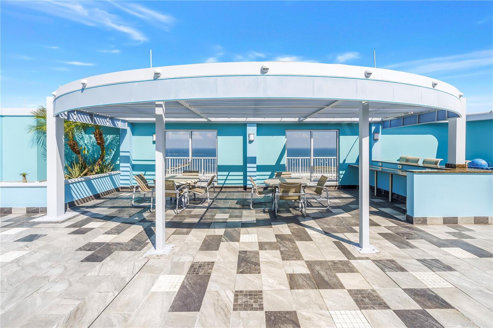 Image 32 of 46 For 1 Beach Drive Se 1702