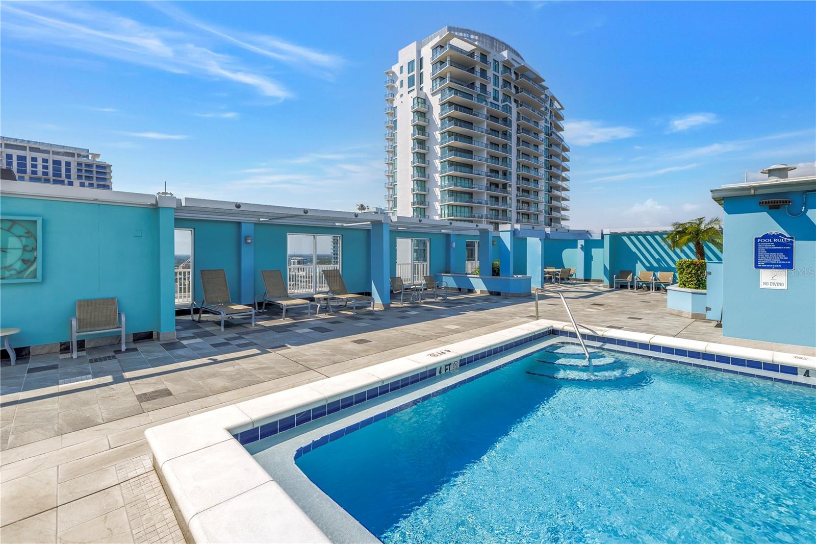 Image 33 of 46 For 1 Beach Drive Se 1702