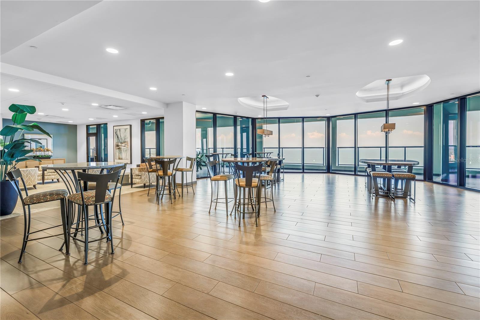 Image 36 of 46 For 1 Beach Drive Se 1702