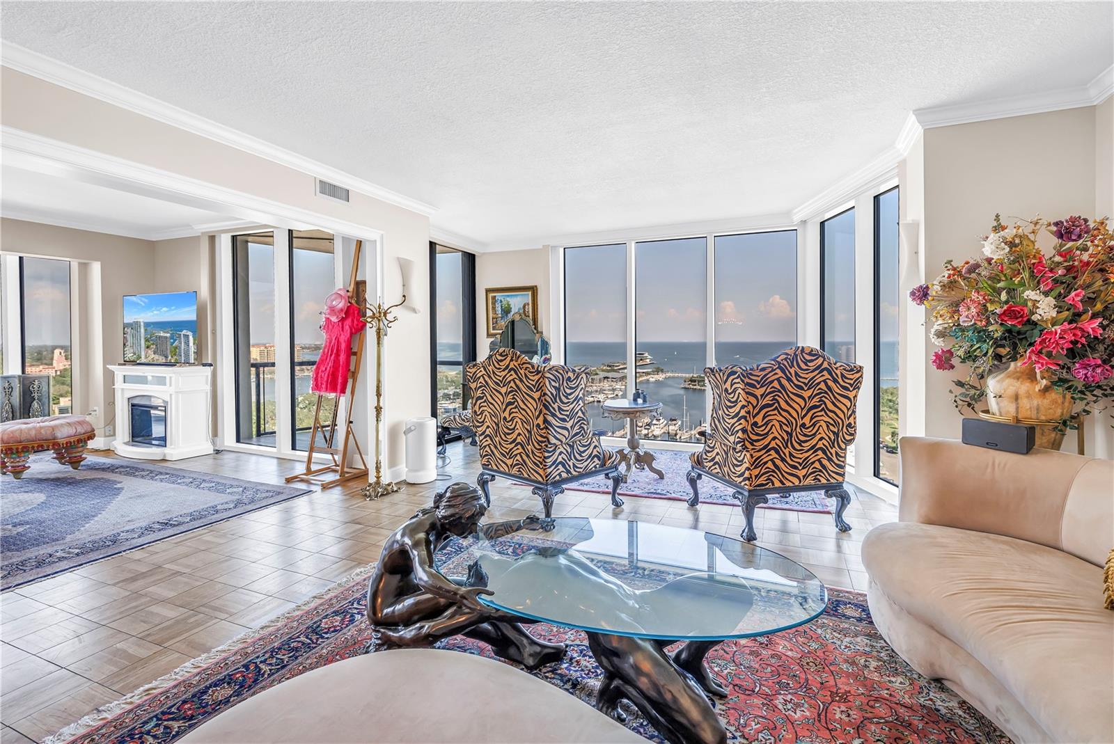 Image 7 of 46 For 1 Beach Drive Se 1702