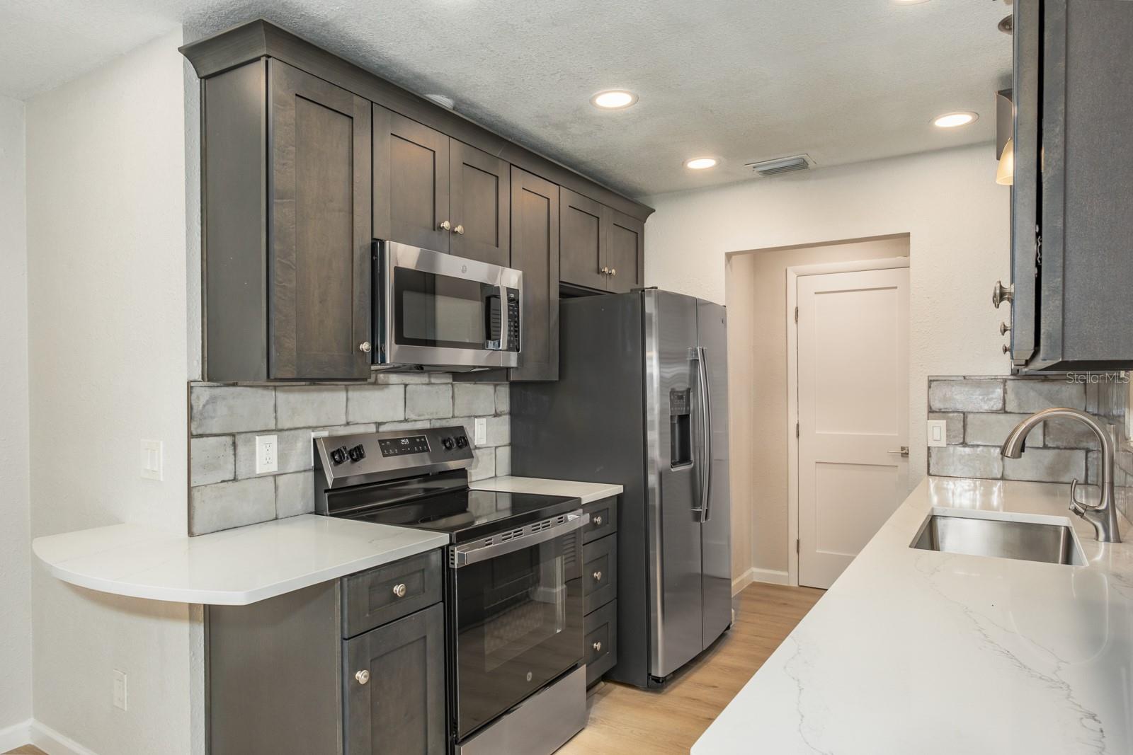 Listing photo id 9 for 4228 37th Avenue N