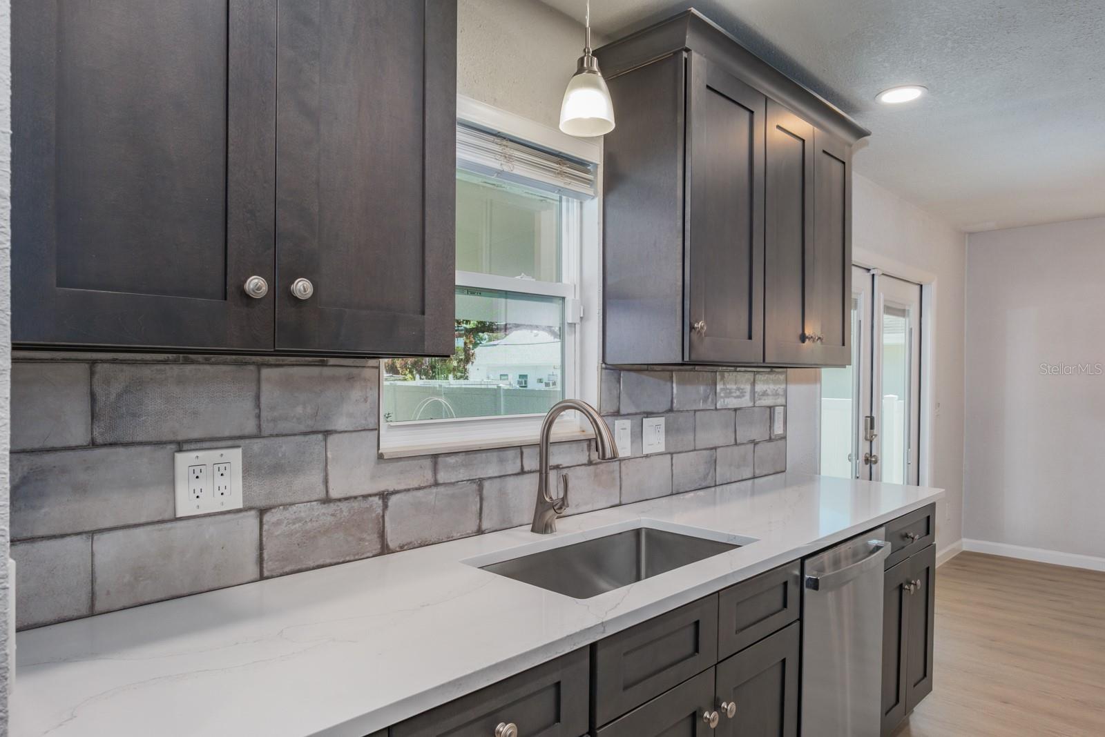 Listing photo id 11 for 4228 37th Avenue N