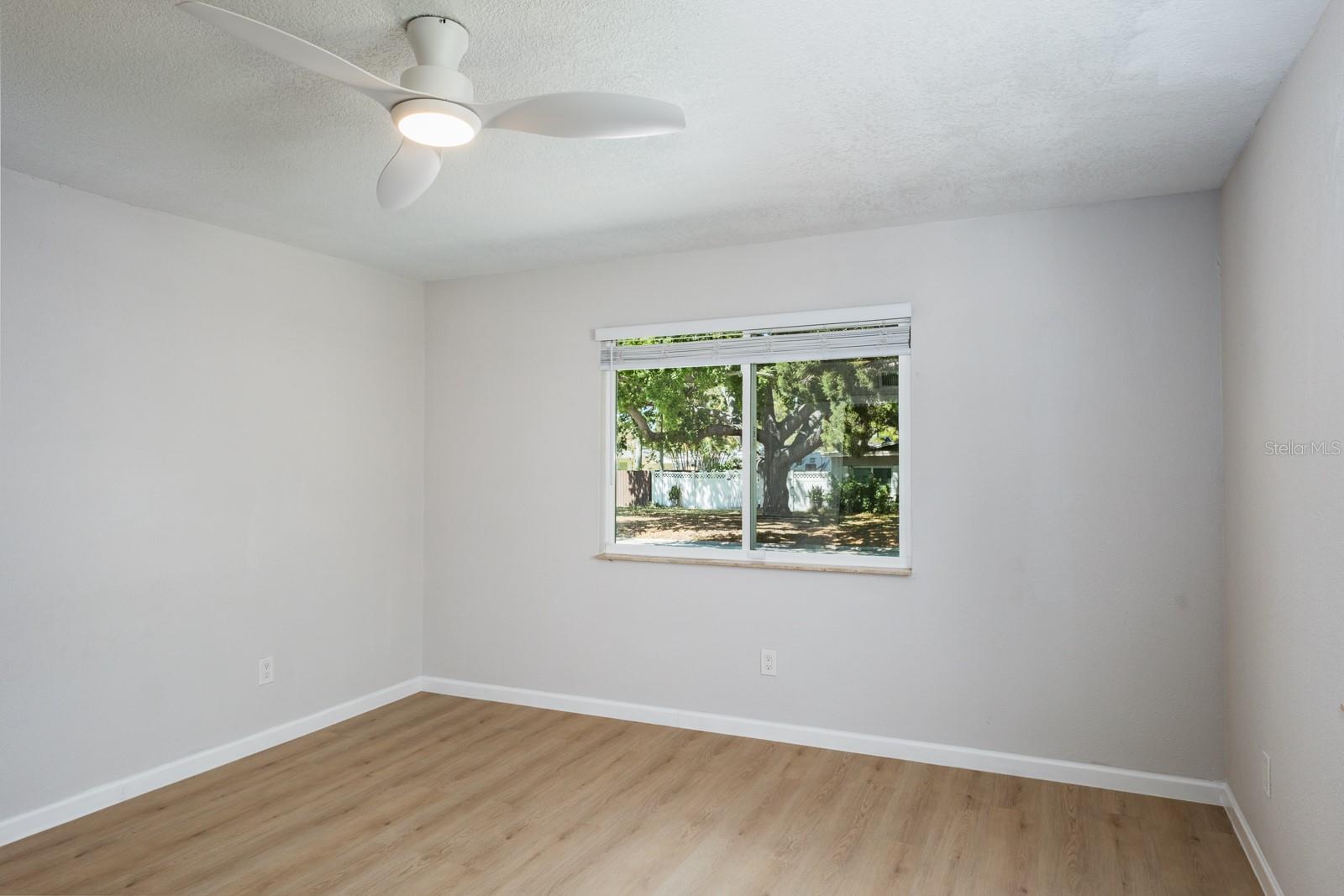 Listing photo id 12 for 4228 37th Avenue N