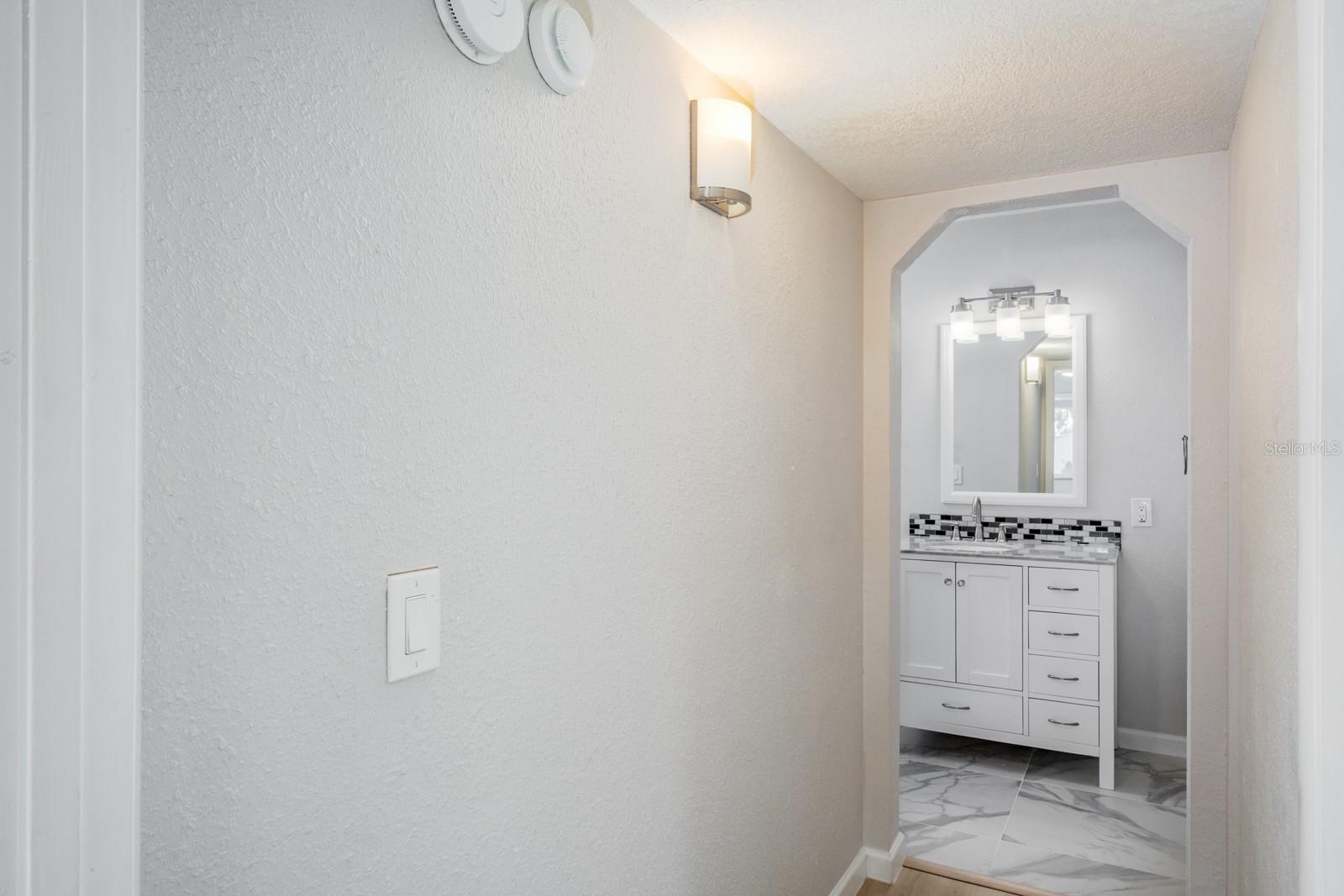 Listing photo id 16 for 4228 37th Avenue N