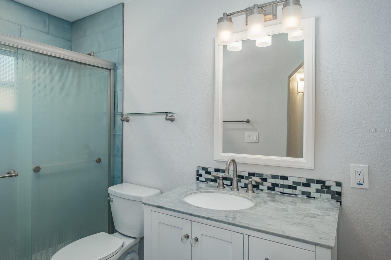 Listing photo id 17 for 4228 37th Avenue N