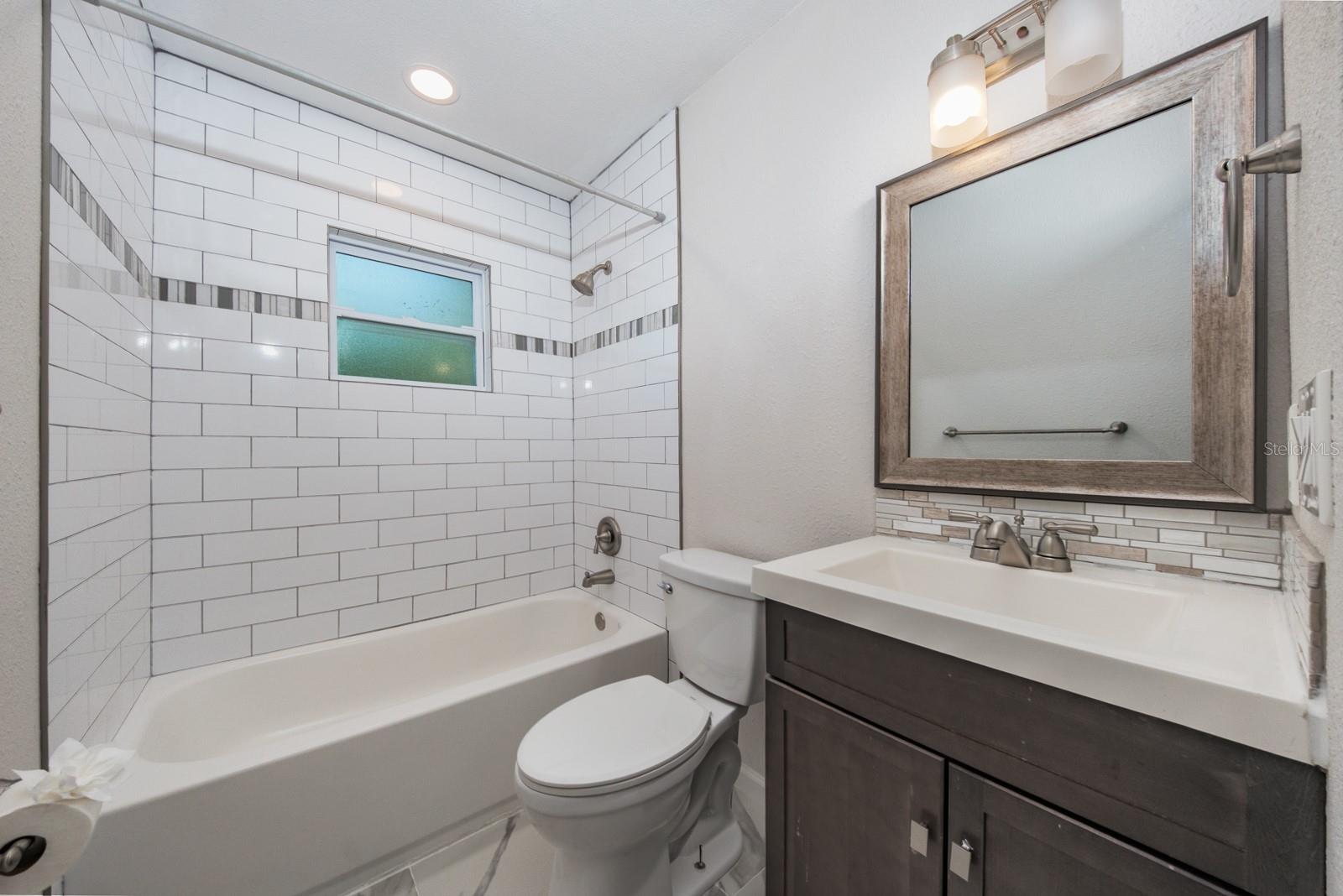 Listing photo id 21 for 4228 37th Avenue N