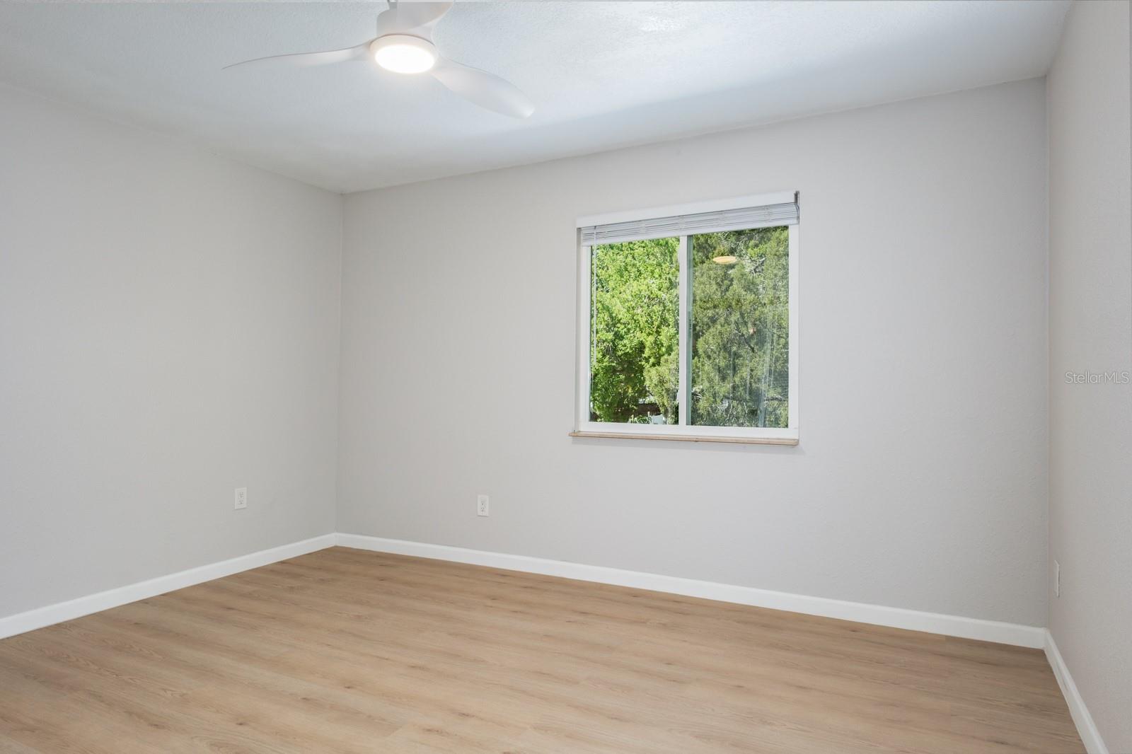 Listing photo id 22 for 4228 37th Avenue N