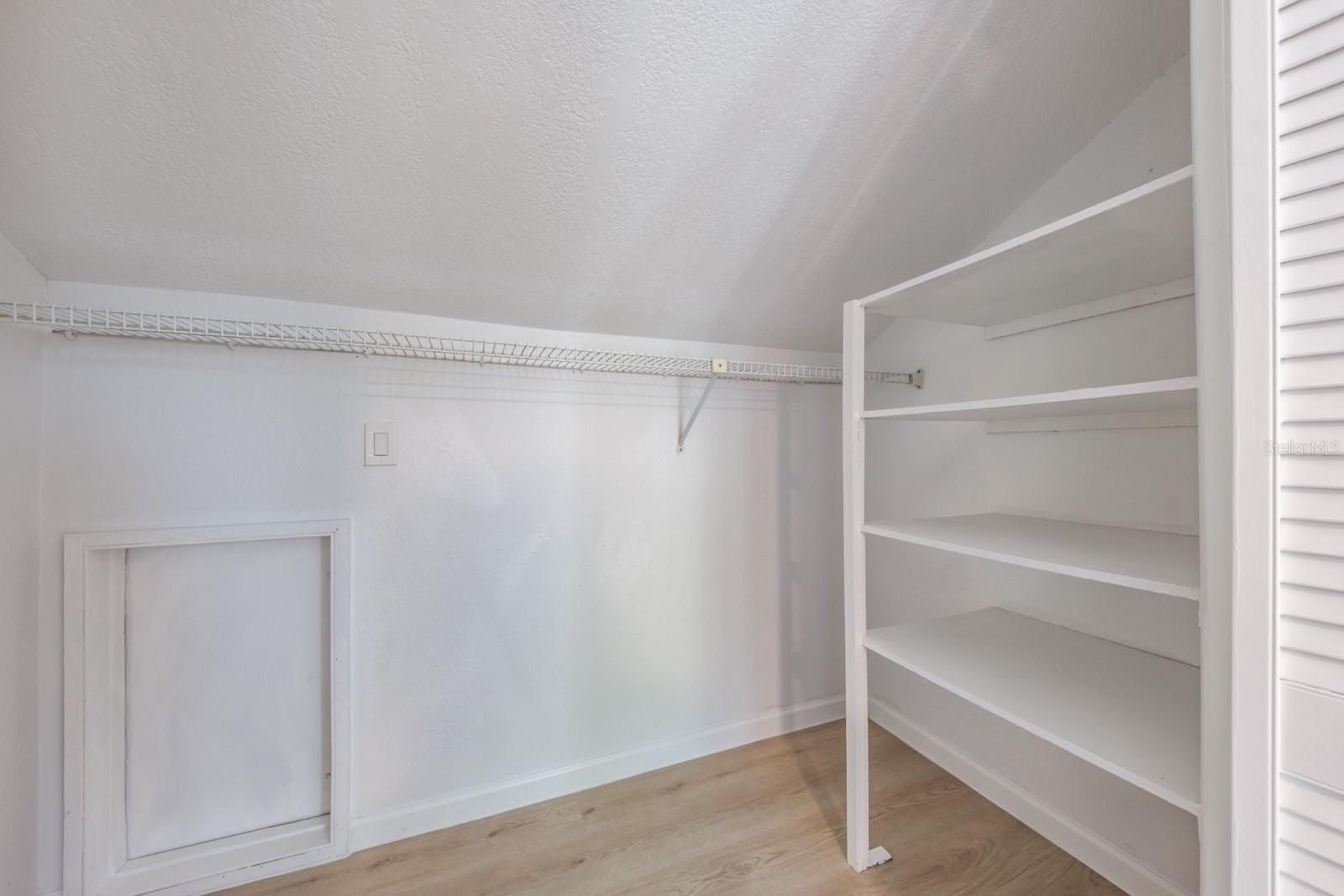 Listing photo id 24 for 4228 37th Avenue N