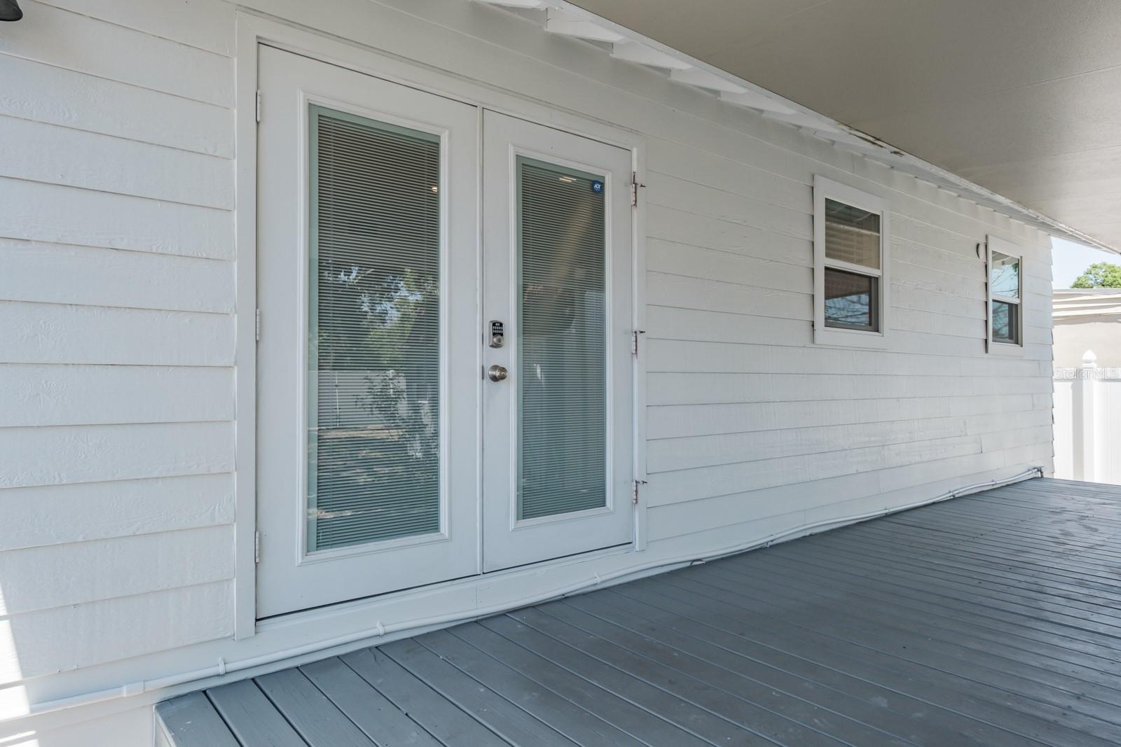 Listing photo id 26 for 4228 37th Avenue N