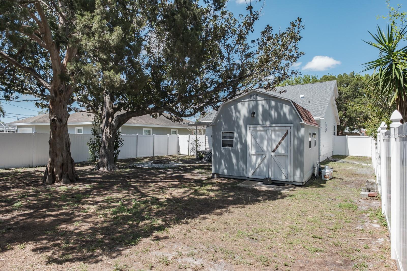 Listing photo id 29 for 4228 37th Avenue N